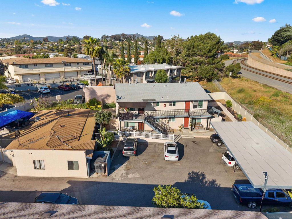 Photo of 836 Sinkler Way, Vista, CA 92083 (MLS # 250027307)