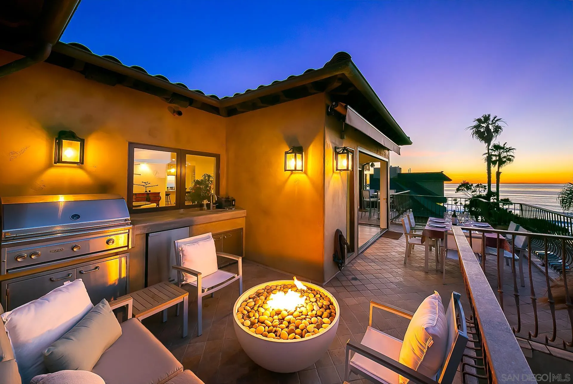 La Jolla, California 92037, United States, 3 Bedrooms Bedrooms, ,4 BathroomsBathrooms,Residential,Active,160502