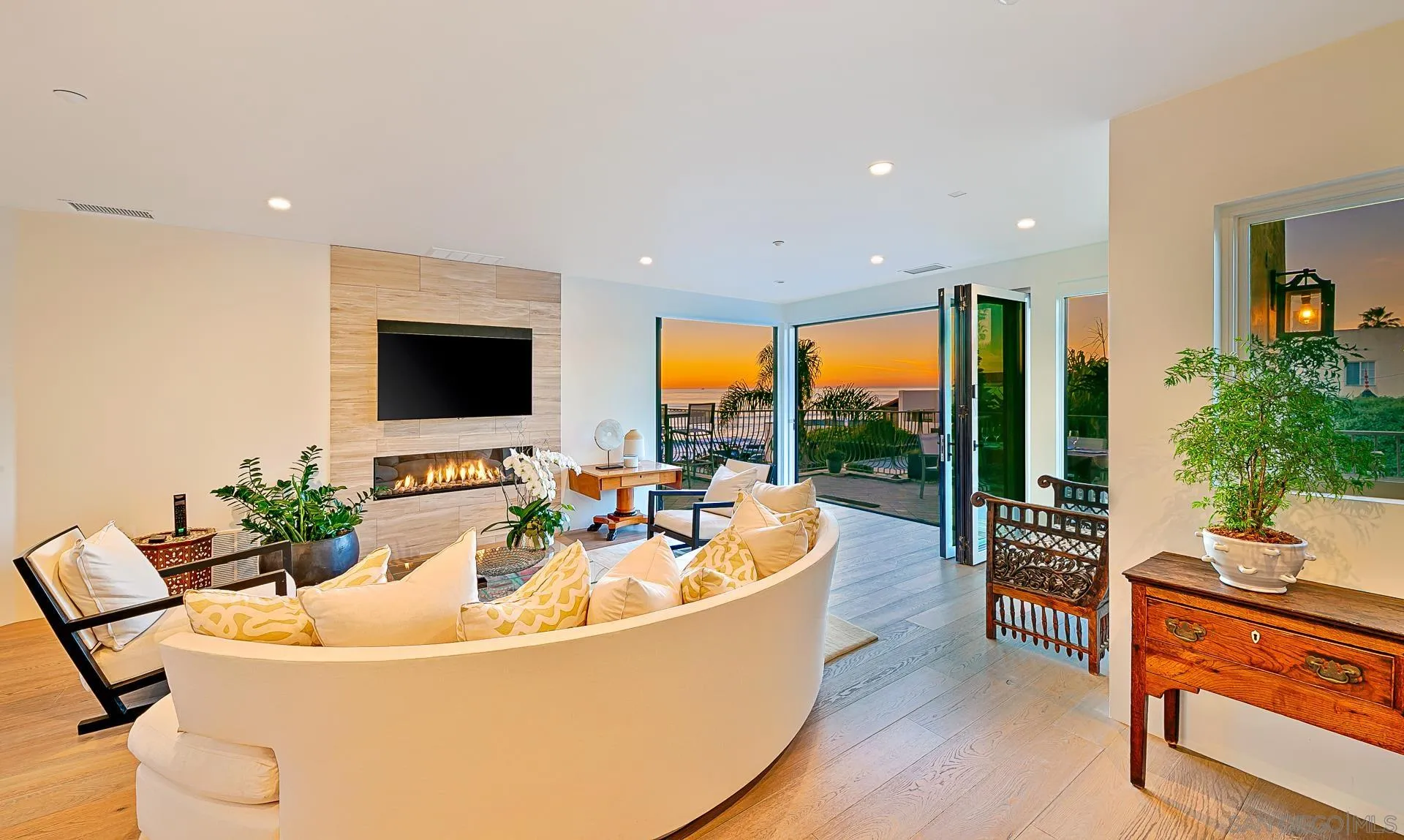 La Jolla, California 92037, United States, 3 Bedrooms Bedrooms, ,4 BathroomsBathrooms,Residential,Active,160502
