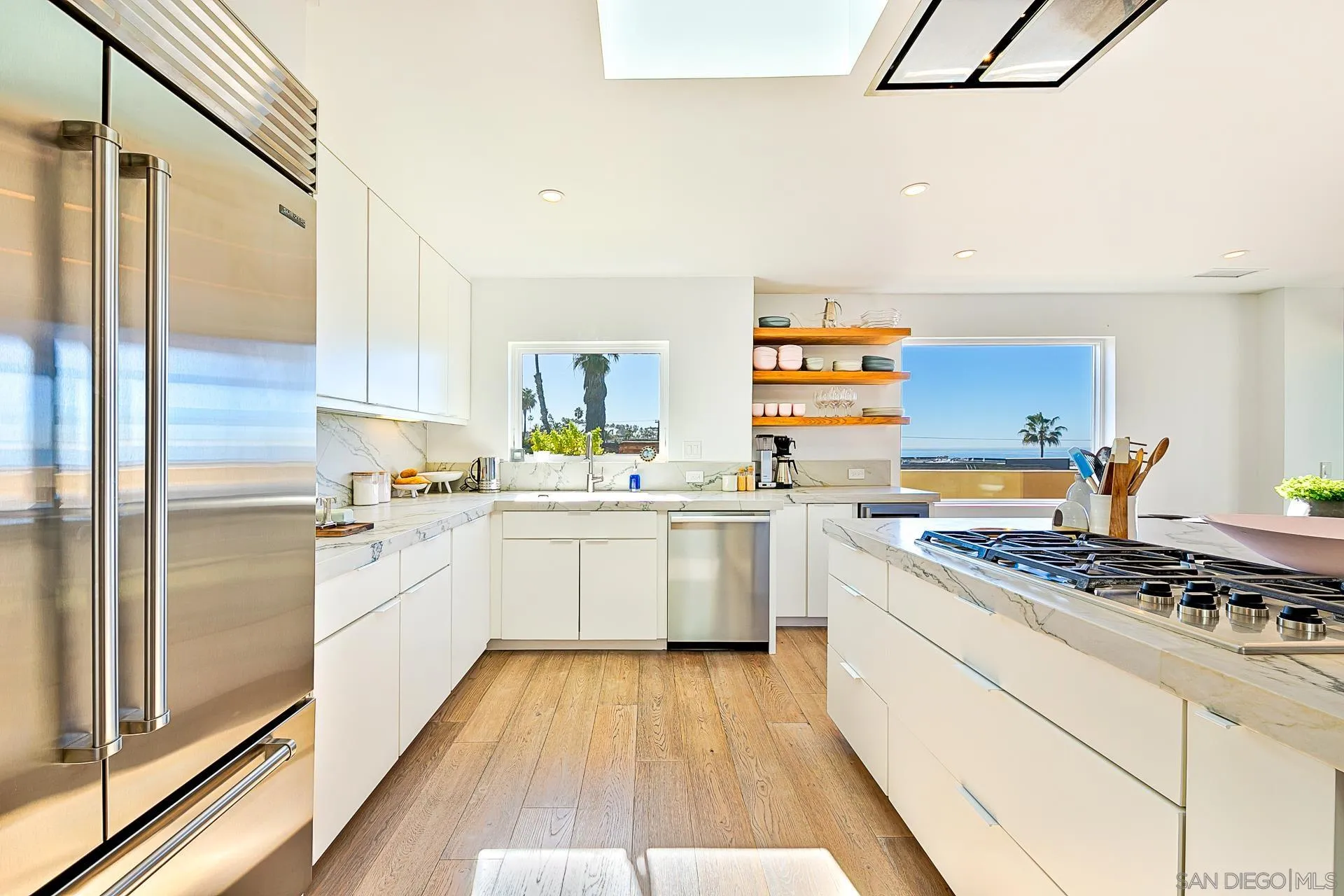 La Jolla, California 92037, United States, 3 Bedrooms Bedrooms, ,4 BathroomsBathrooms,Residential,Active,160502