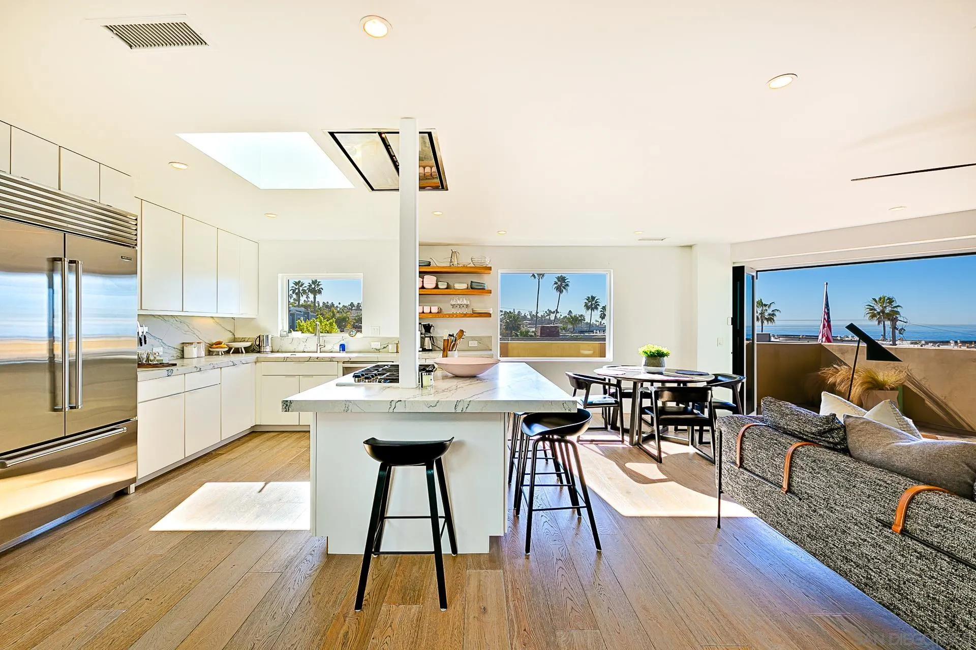 La Jolla, California 92037, United States, 3 Bedrooms Bedrooms, ,4 BathroomsBathrooms,Residential,Active,160502