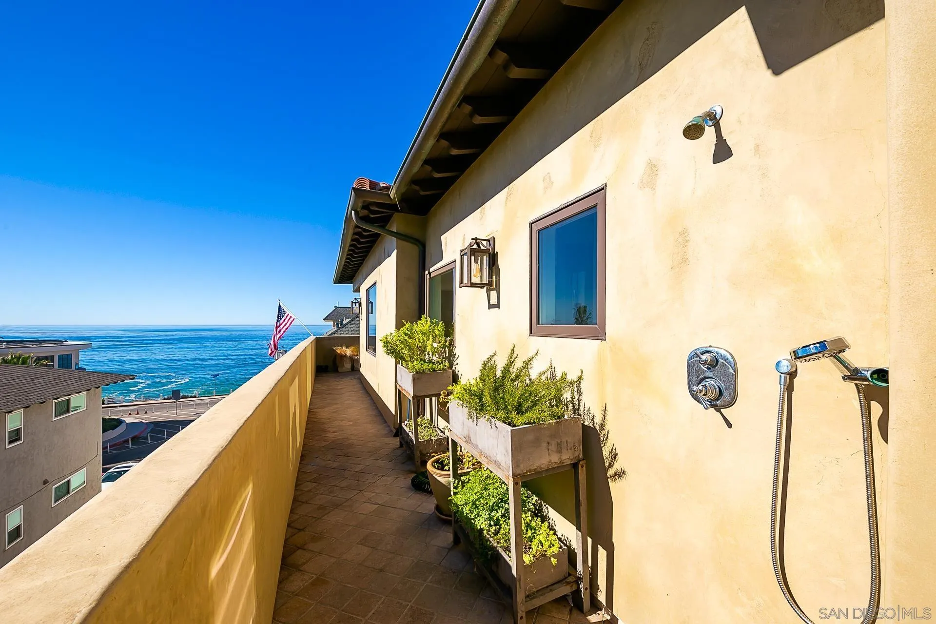 La Jolla, California 92037, United States, 3 Bedrooms Bedrooms, ,4 BathroomsBathrooms,Residential,Active,160502