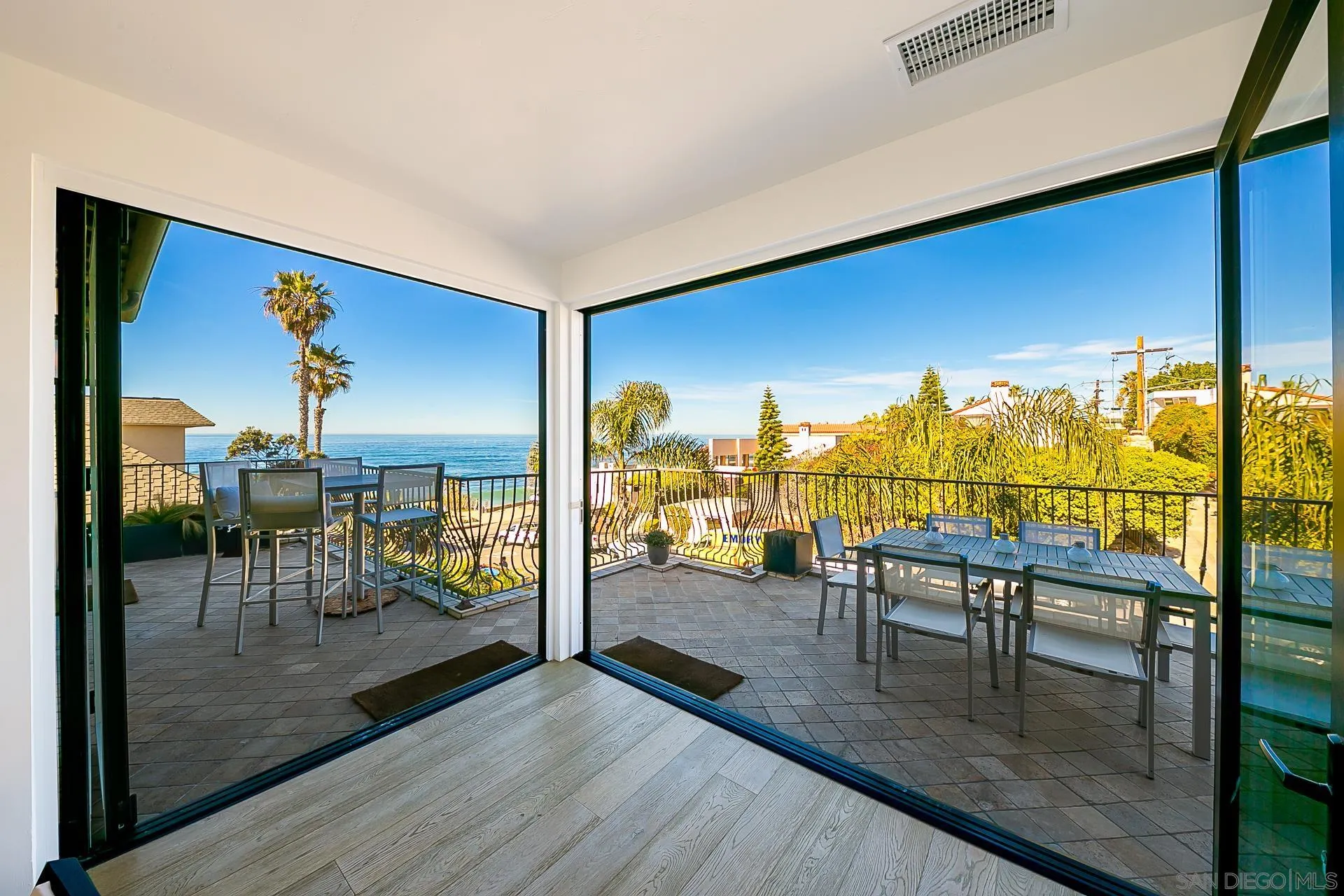 La Jolla, California 92037, United States, 3 Bedrooms Bedrooms, ,4 BathroomsBathrooms,Residential,Active,160502
