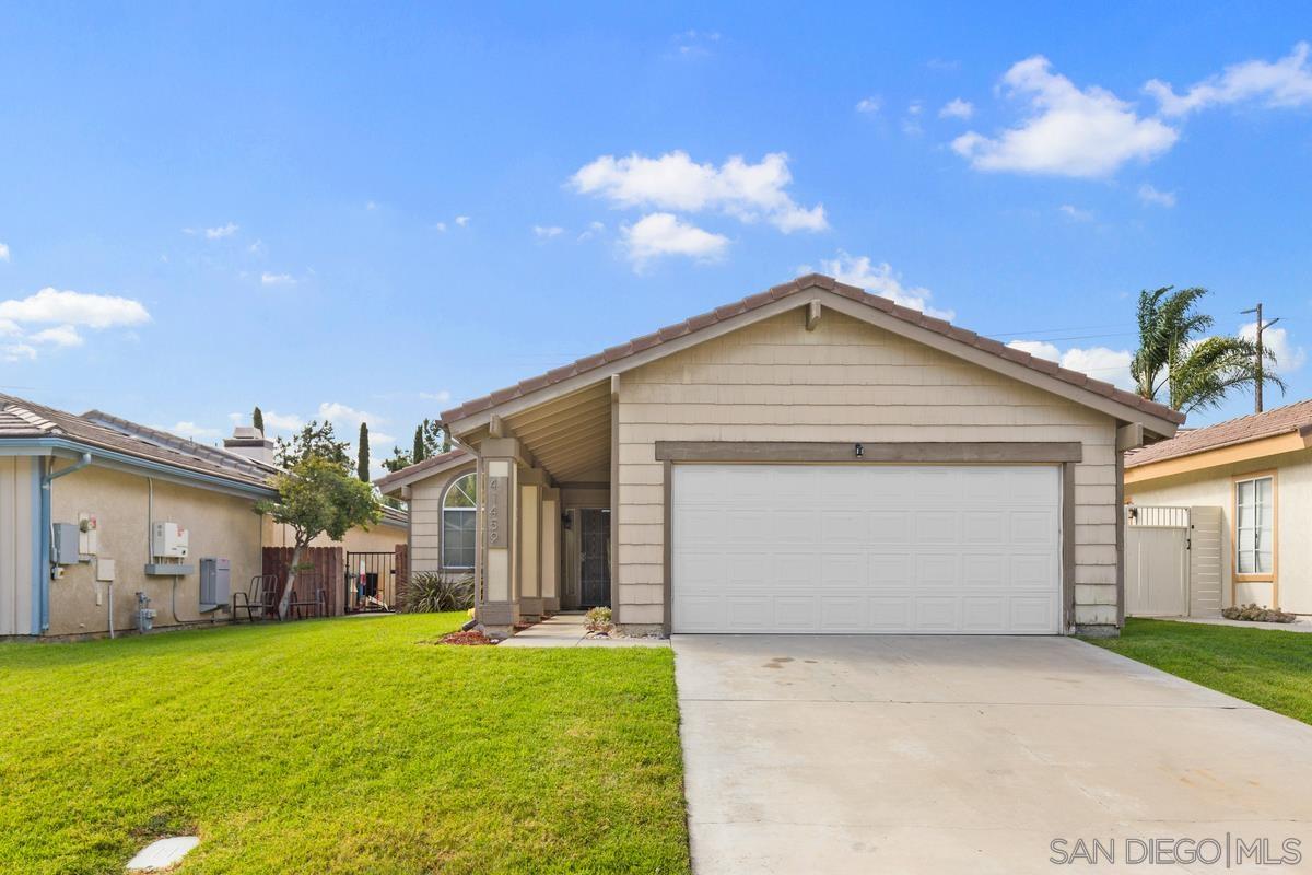 41459 Avenida De La Reina
