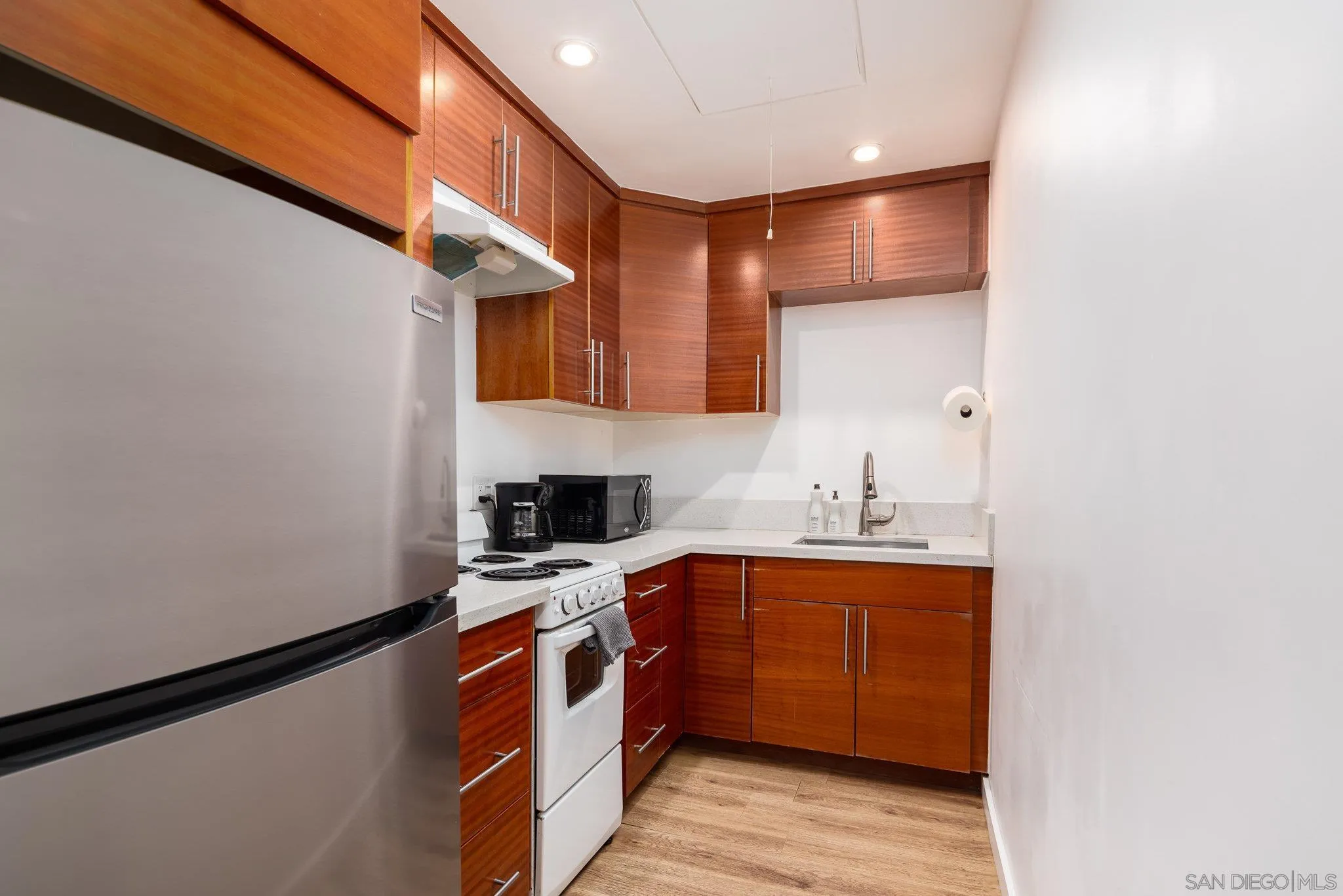 Vista, California 92084, United States, 4 Bedrooms Bedrooms, ,4 BathroomsBathrooms,Residential,Pending,17129