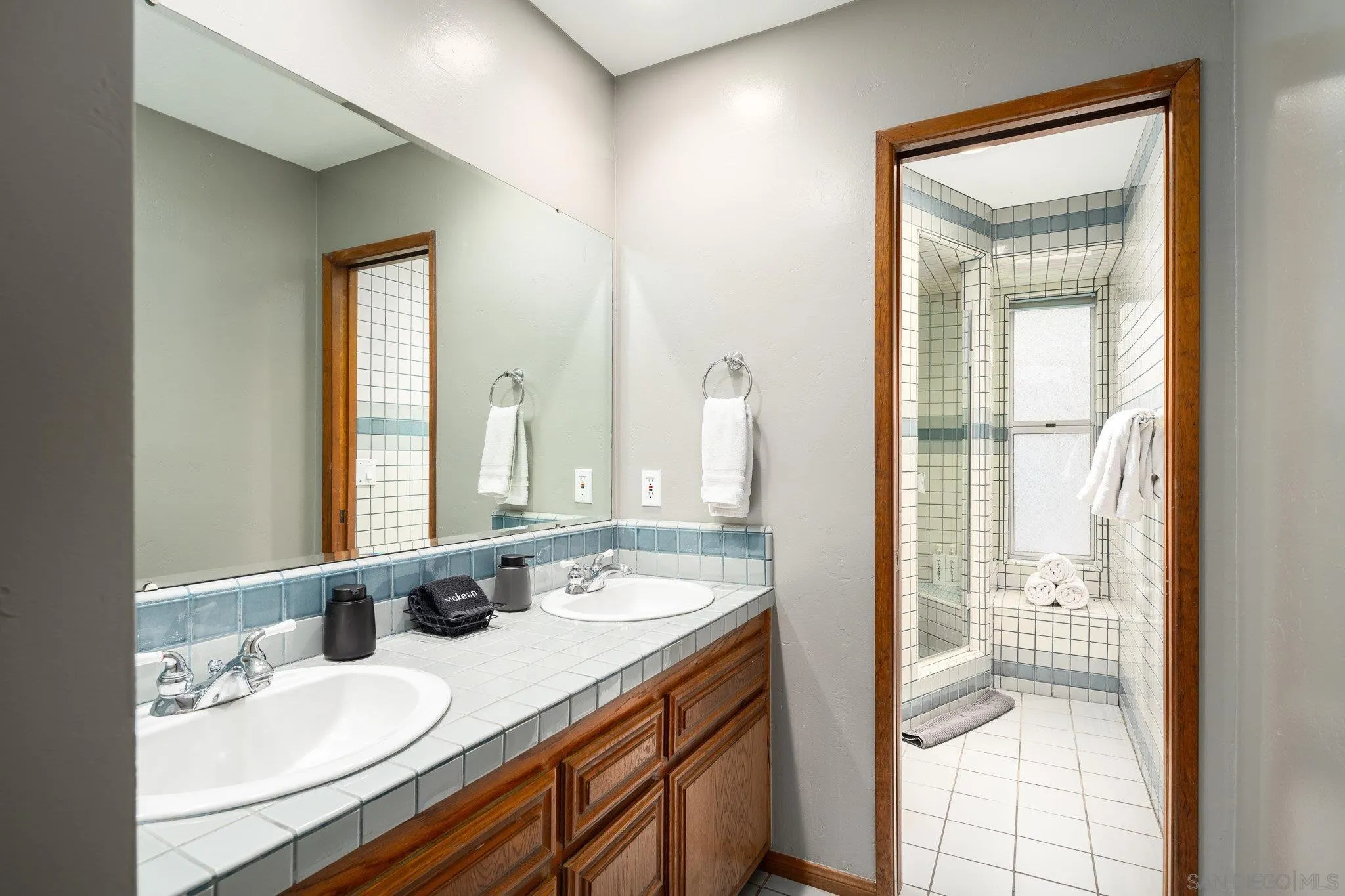 Vista, California 92084, United States, 4 Bedrooms Bedrooms, ,4 BathroomsBathrooms,Residential,Pending,17129