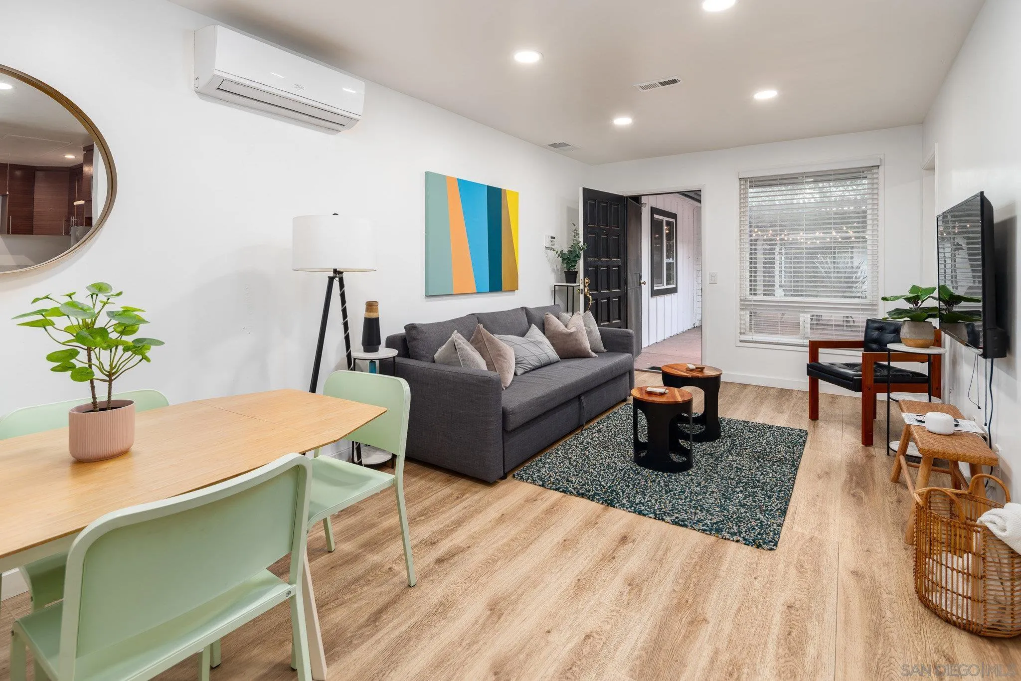 Vista, California 92084, United States, 4 Bedrooms Bedrooms, ,4 BathroomsBathrooms,Residential,Pending,17129