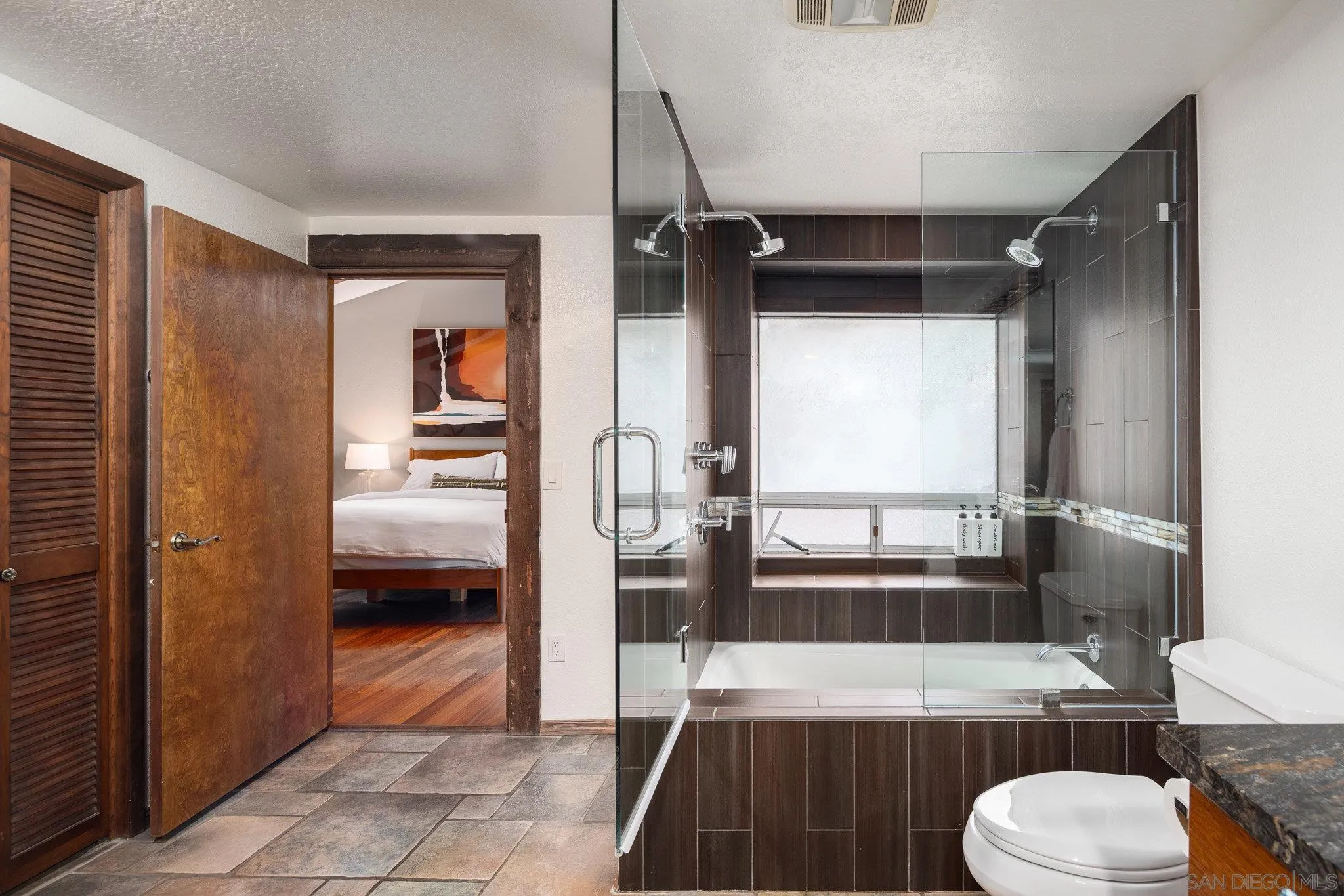 Vista, California 92084, United States, 4 Bedrooms Bedrooms, ,4 BathroomsBathrooms,Residential,Pending,17129