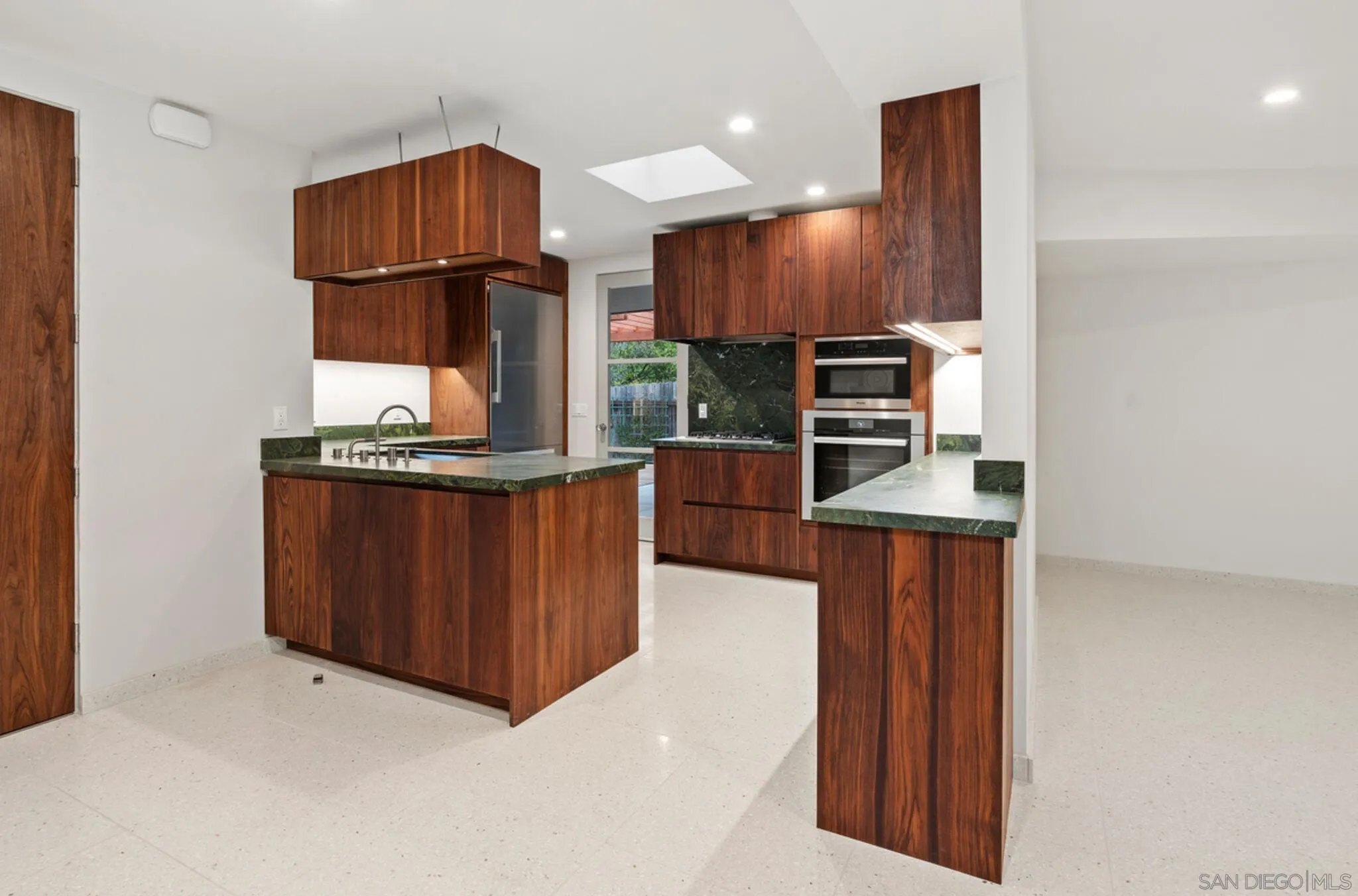 La Jolla, California 92037, United States, 3 Bedrooms Bedrooms, ,2 BathroomsBathrooms,Residential,Active,152360