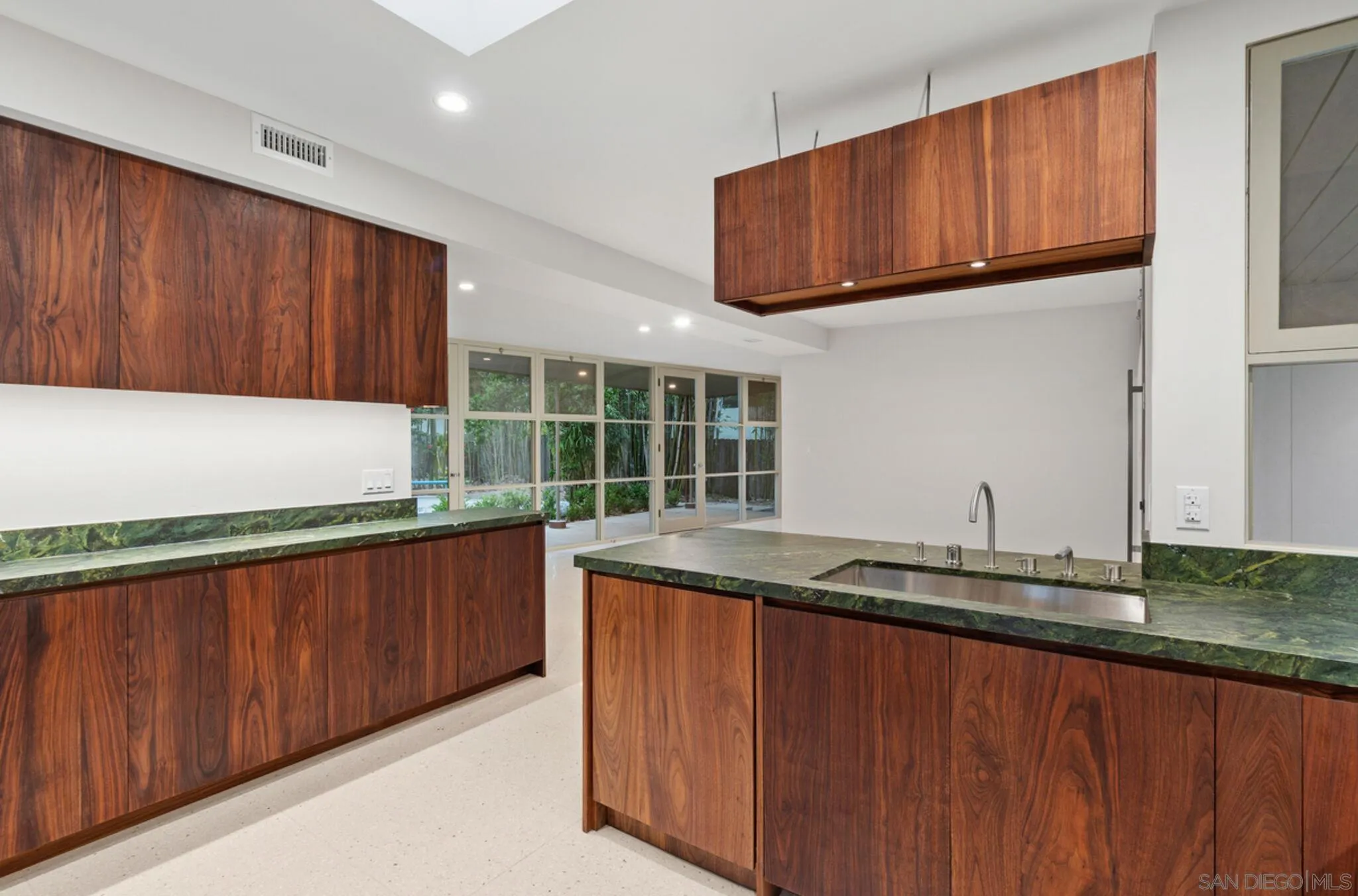 La Jolla, California 92037, United States, 3 Bedrooms Bedrooms, ,2 BathroomsBathrooms,Residential,Active,152360