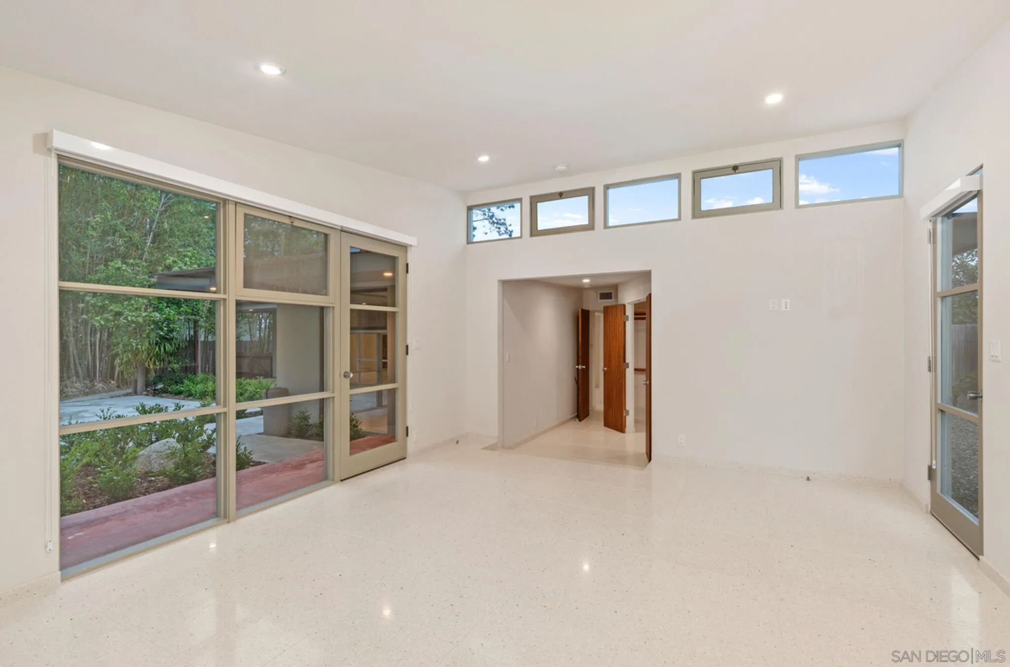 La Jolla, California 92037, United States, 3 Bedrooms Bedrooms, ,2 BathroomsBathrooms,Residential,Active,152360