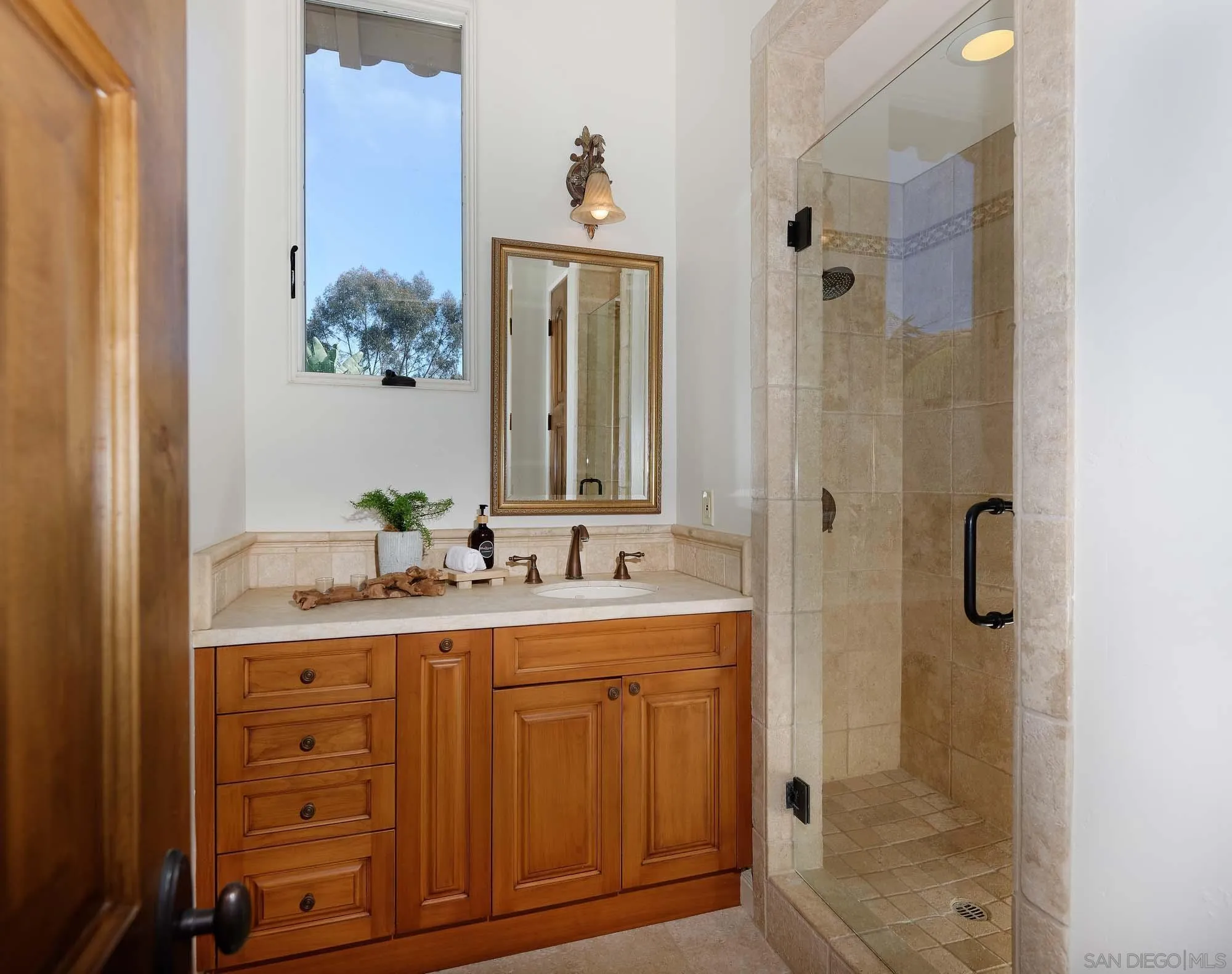 La Jolla, California 92037, United States, 5 Bedrooms Bedrooms, ,6 BathroomsBathrooms,Residential,Active,114723