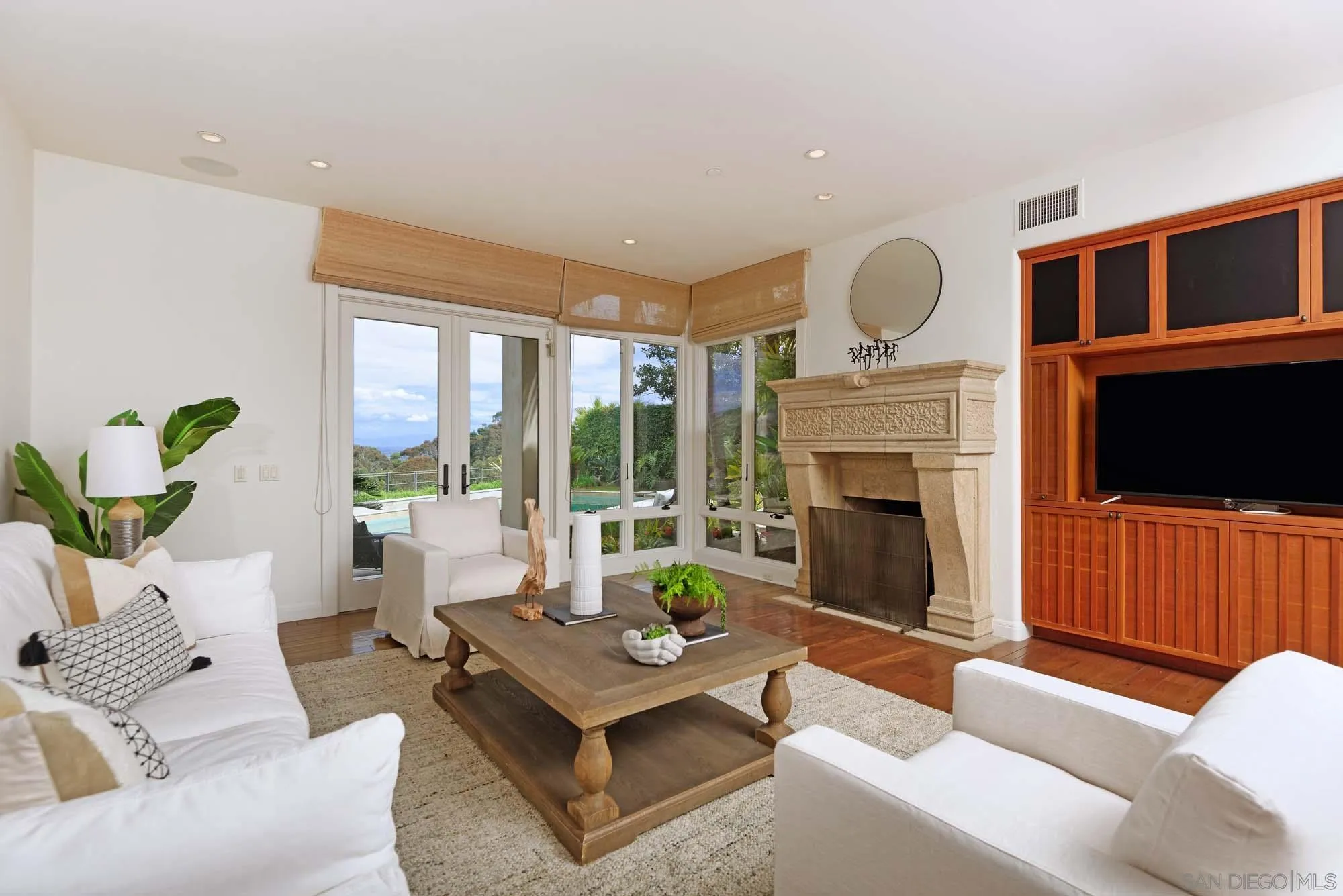 La Jolla, California 92037, United States, 5 Bedrooms Bedrooms, ,6 BathroomsBathrooms,Residential,Active,114723