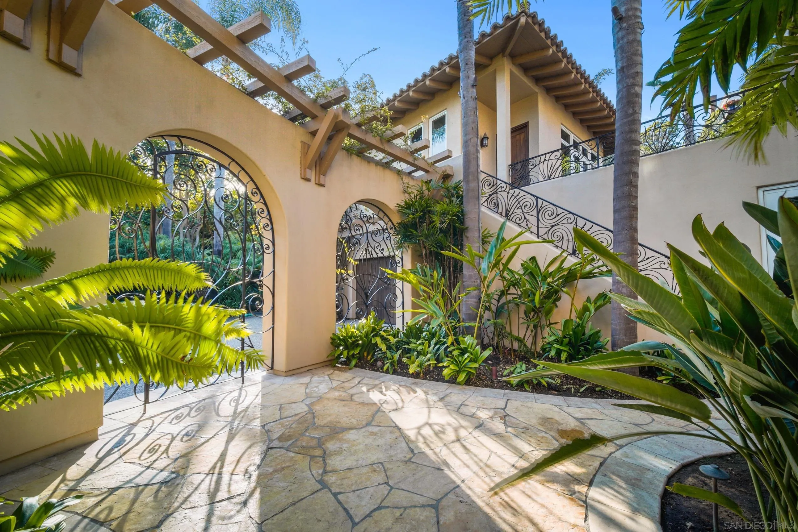 La Jolla, California 92037, United States, 5 Bedrooms Bedrooms, ,6 BathroomsBathrooms,Residential,Active,114723