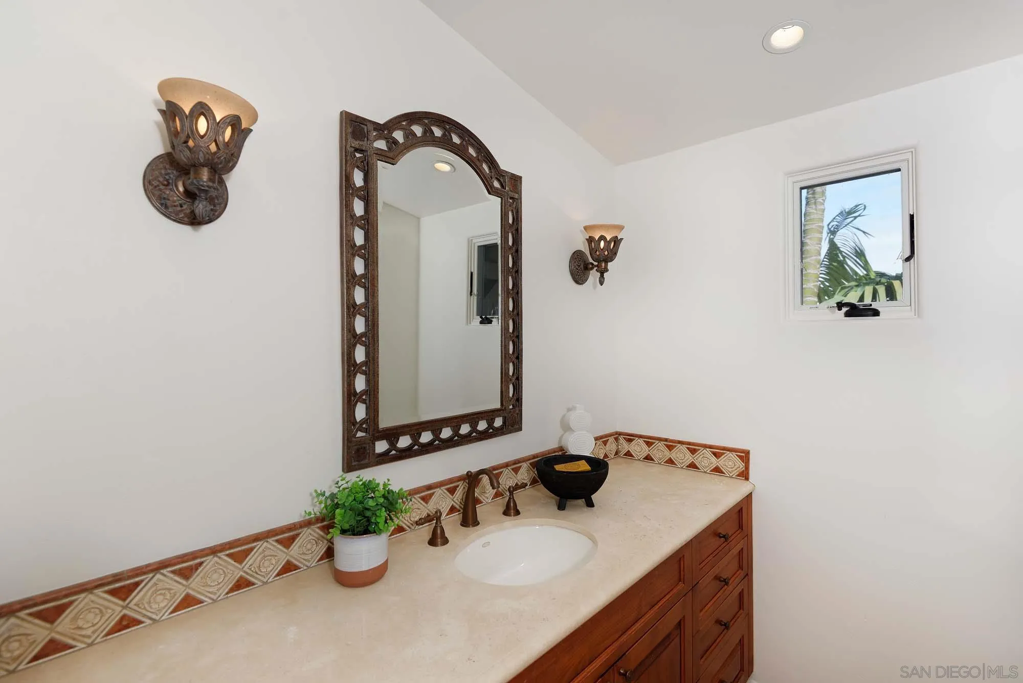 La Jolla, California 92037, United States, 5 Bedrooms Bedrooms, ,6 BathroomsBathrooms,Residential,Active,114723