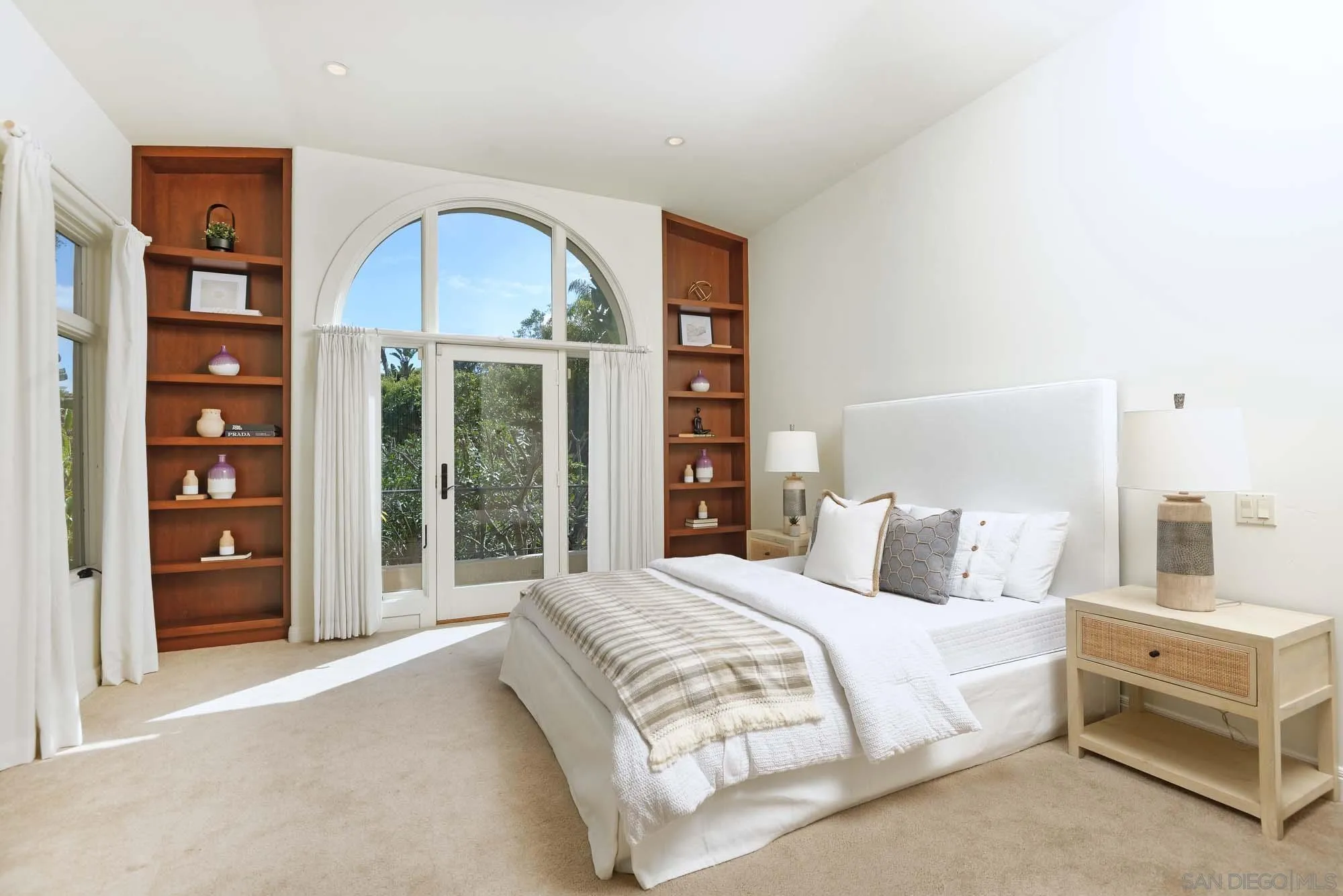 La Jolla, California 92037, United States, 5 Bedrooms Bedrooms, ,6 BathroomsBathrooms,Residential,Active,114723