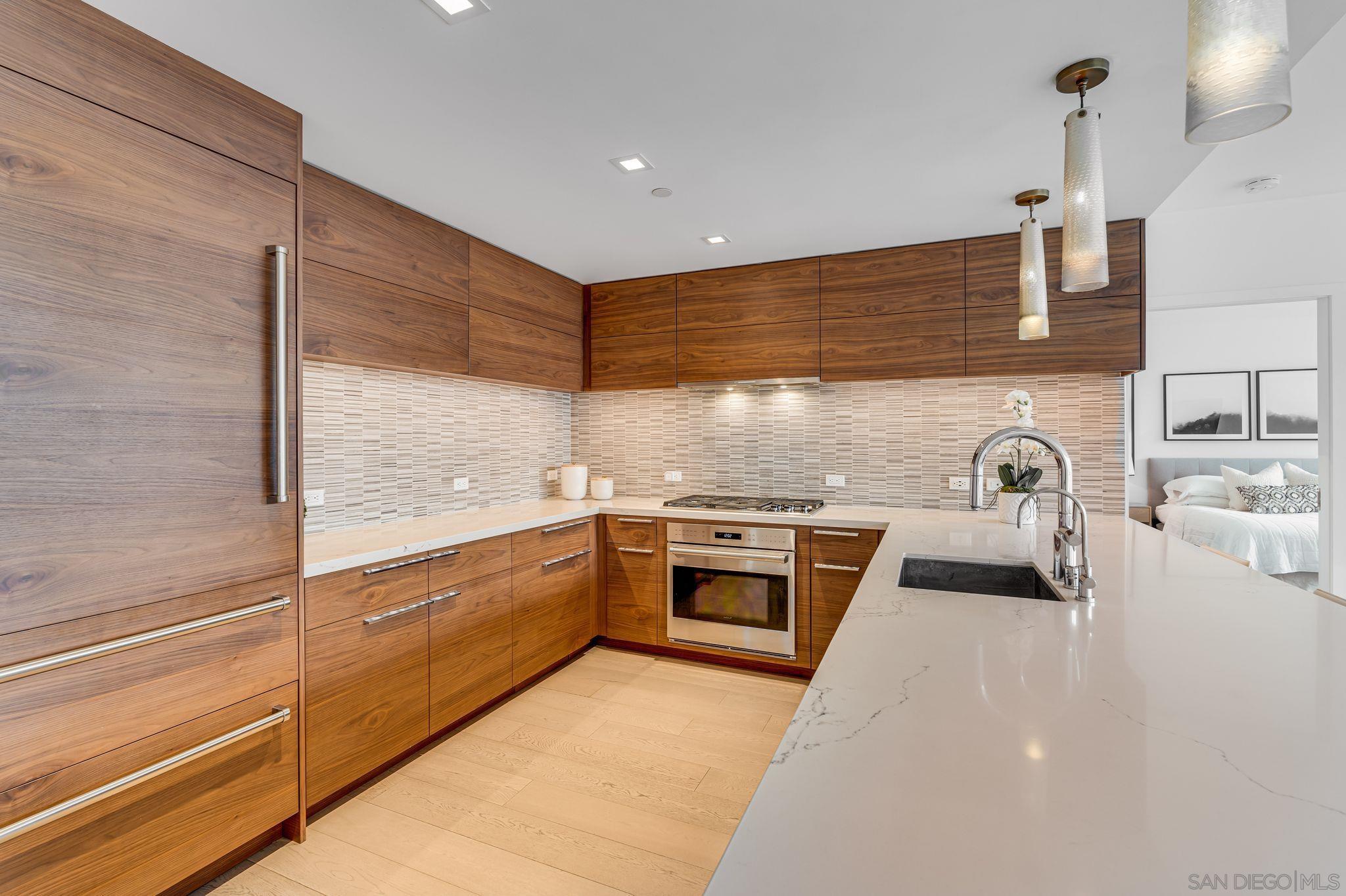 888 W E Street 706