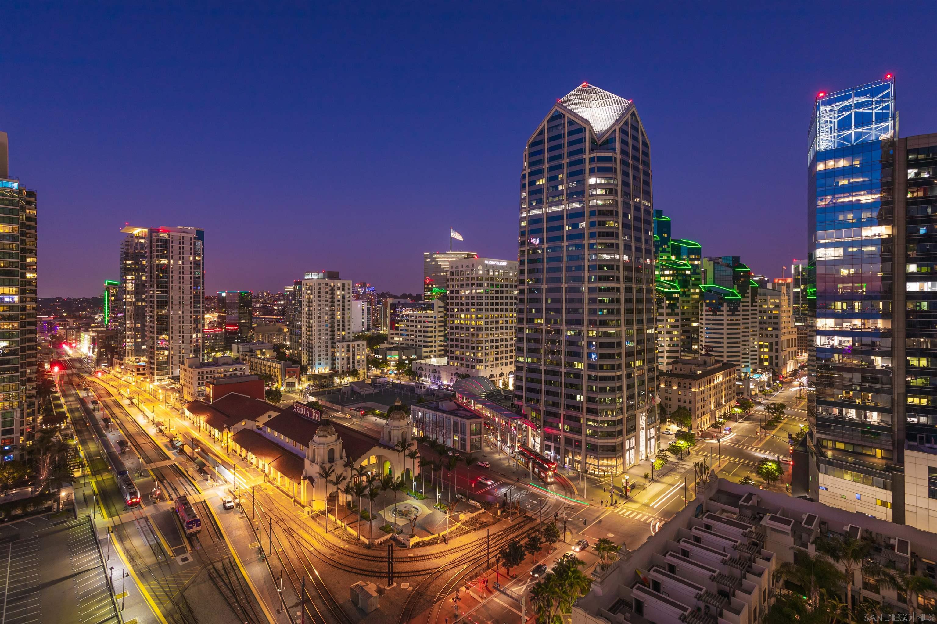 888 W E Street 706