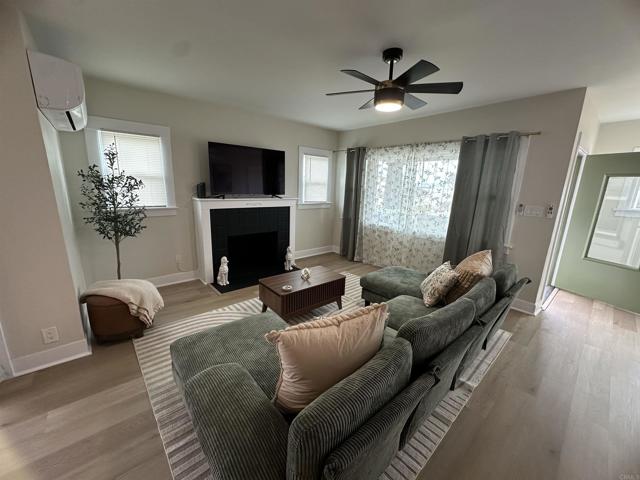 2453 Curlew St