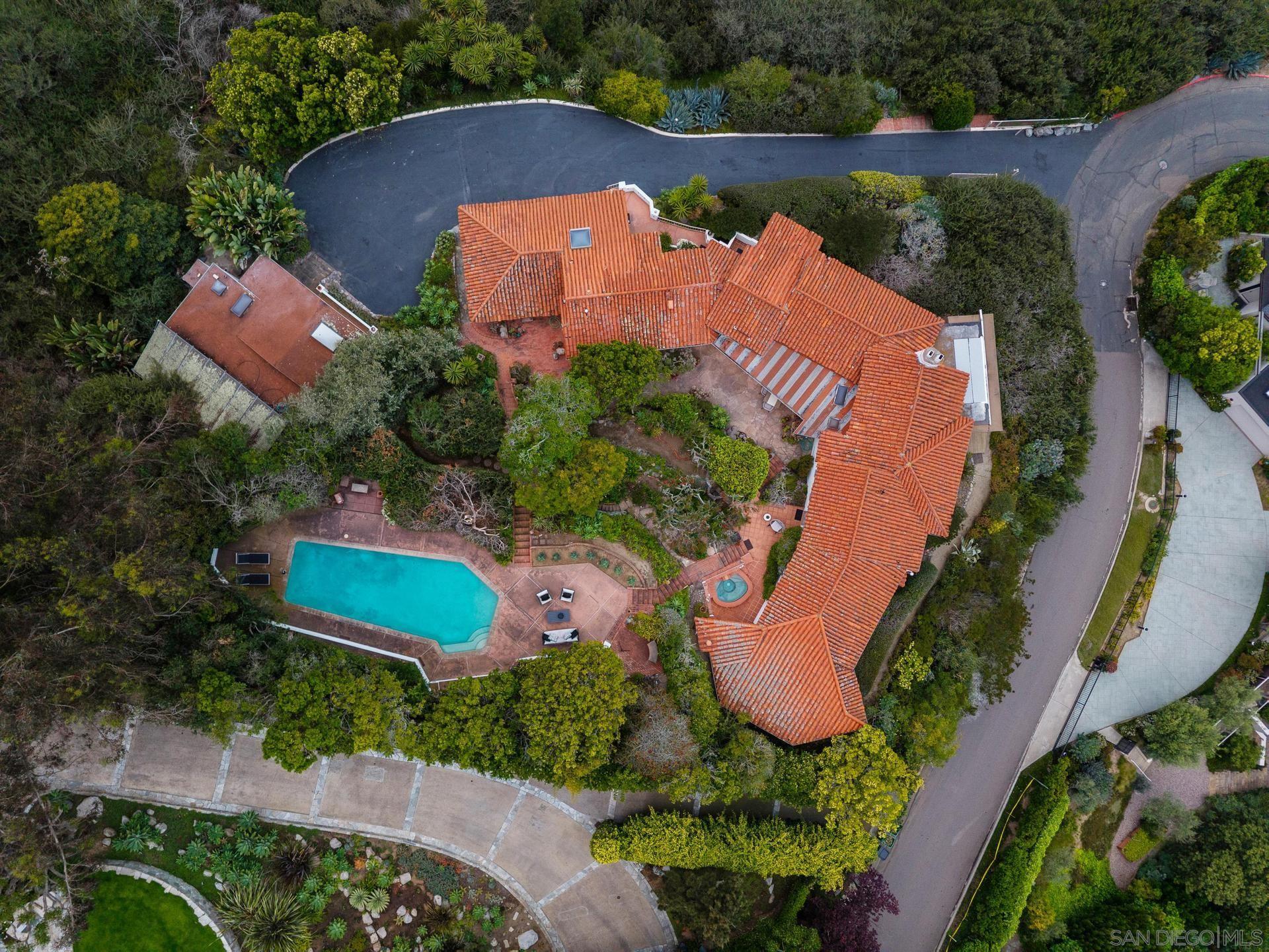 7520 Hillside Dr