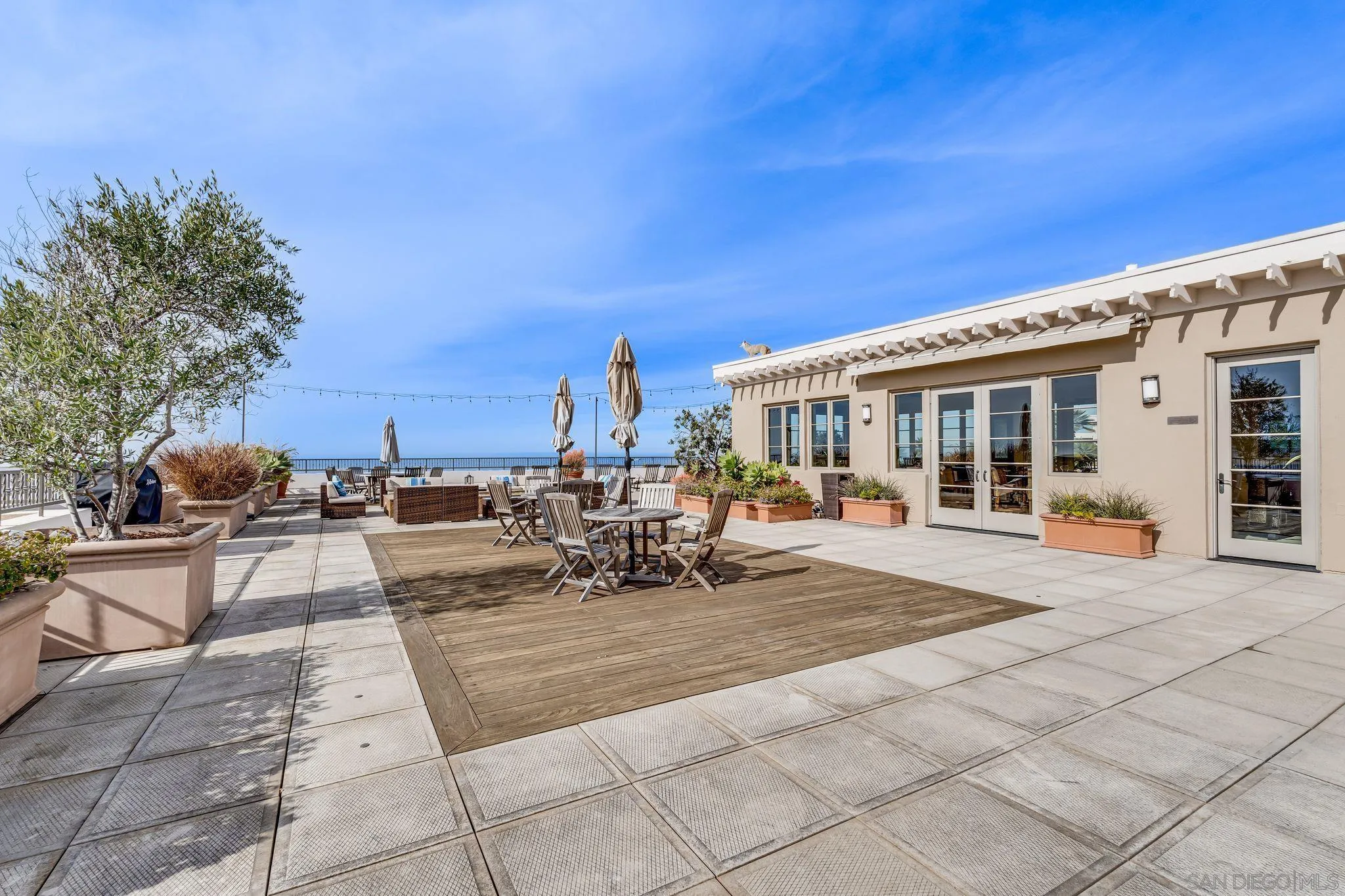 La Jolla, California 92037, United States, 2 Bedrooms Bedrooms, ,3 BathroomsBathrooms,Residential,Pending,27339