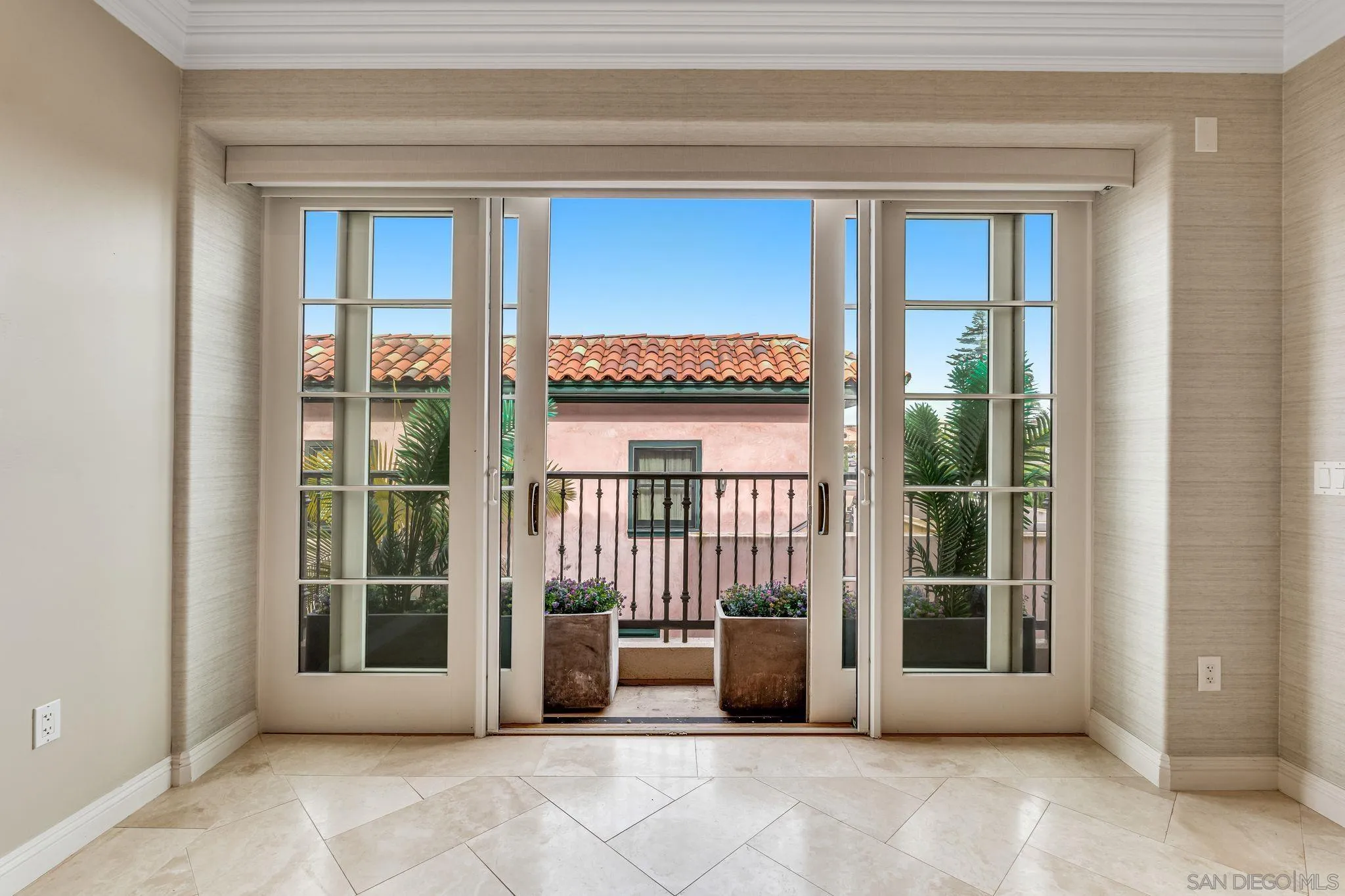 La Jolla, California 92037, United States, 2 Bedrooms Bedrooms, ,3 BathroomsBathrooms,Residential,Pending,27339