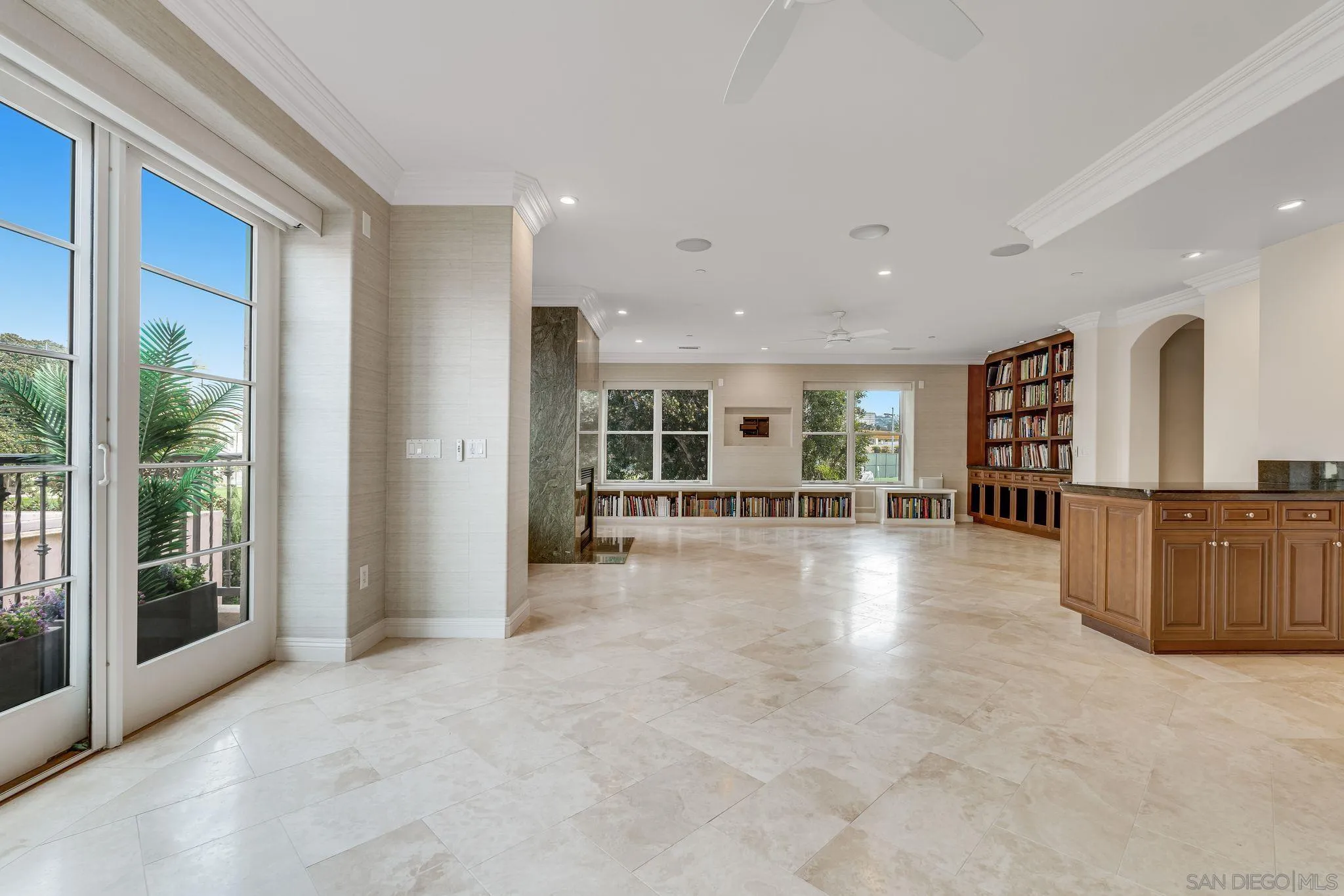 La Jolla, California 92037, United States, 2 Bedrooms Bedrooms, ,3 BathroomsBathrooms,Residential,Pending,27339