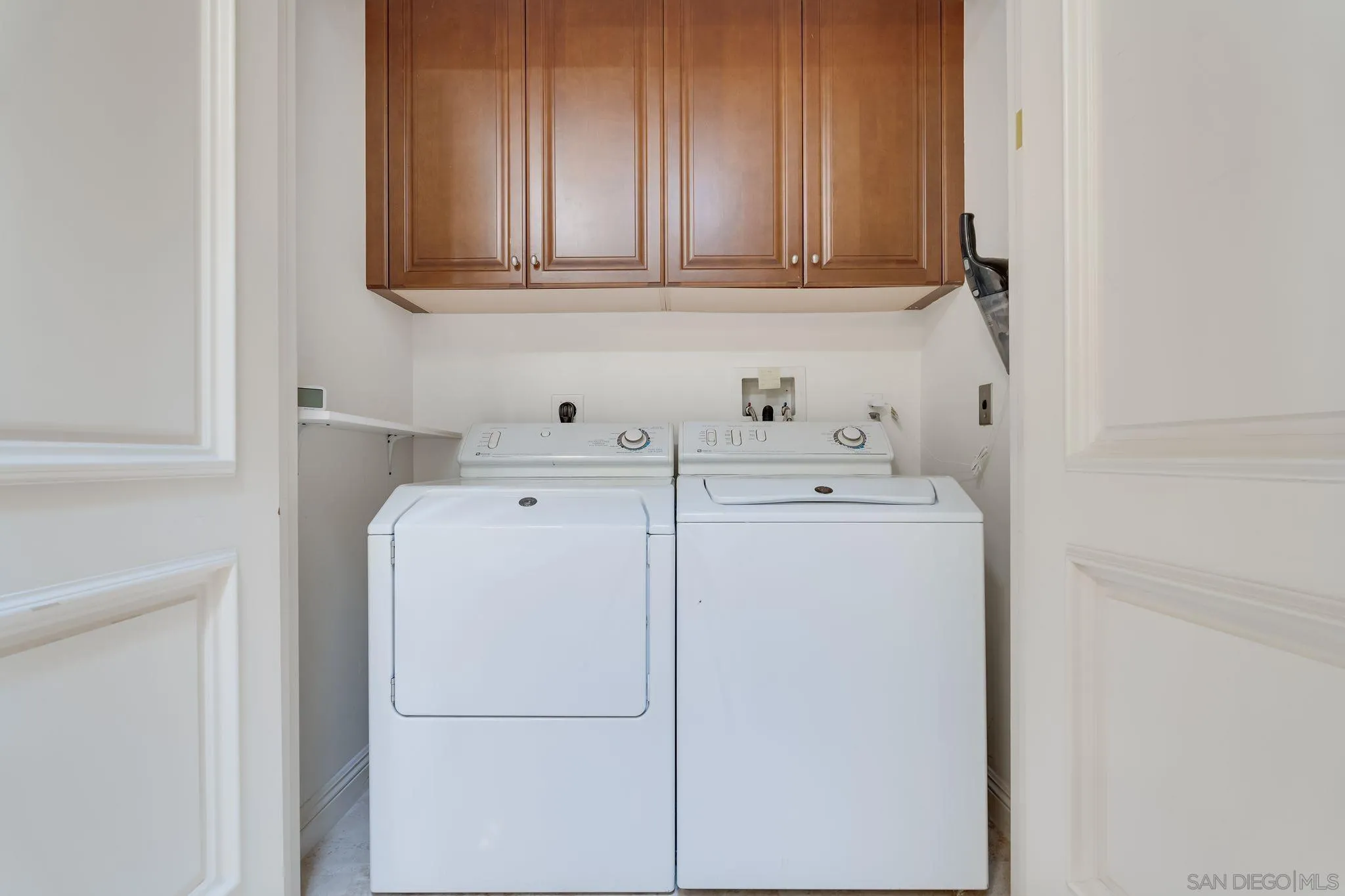 La Jolla, California 92037, United States, 2 Bedrooms Bedrooms, ,3 BathroomsBathrooms,Residential,Pending,27339