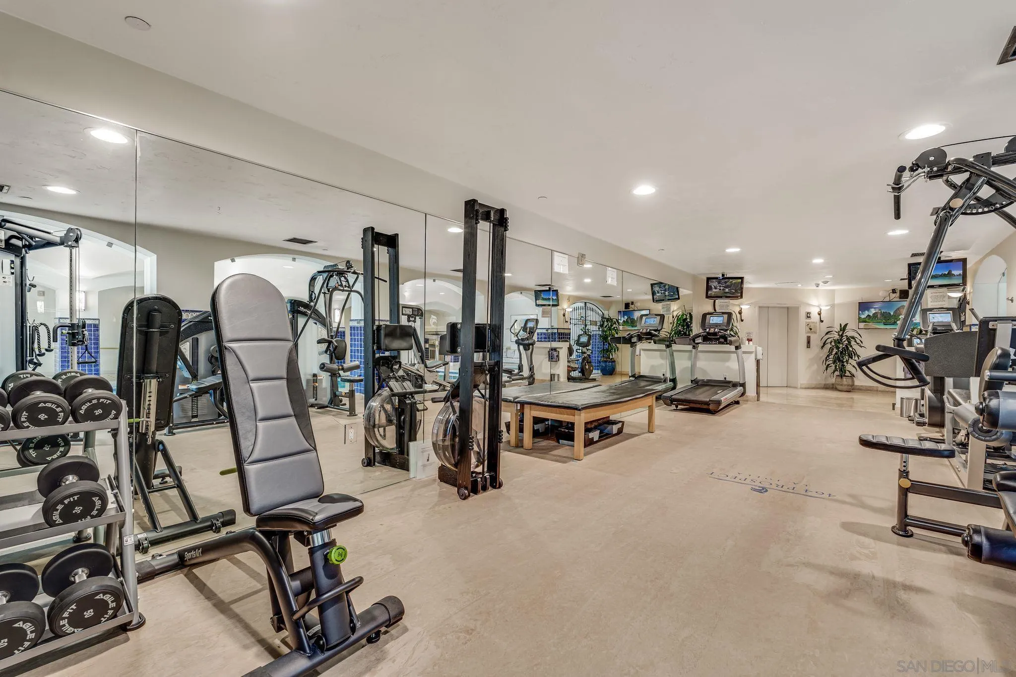 La Jolla, California 92037, United States, 2 Bedrooms Bedrooms, ,3 BathroomsBathrooms,Residential,Pending,27339