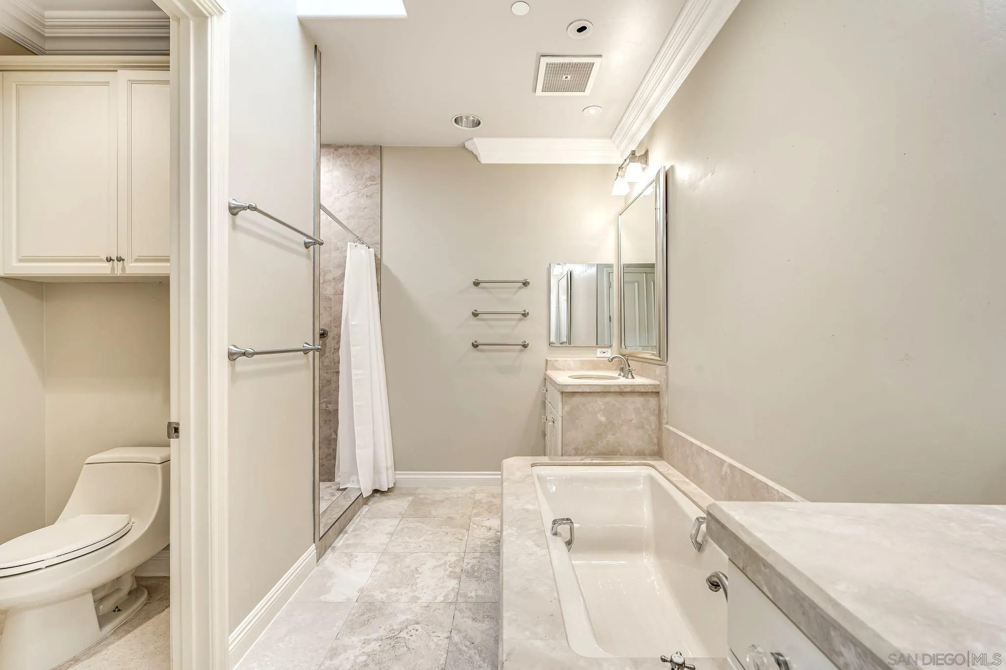 La Jolla, California 92037, United States, 2 Bedrooms Bedrooms, ,3 BathroomsBathrooms,Residential,Pending,27339