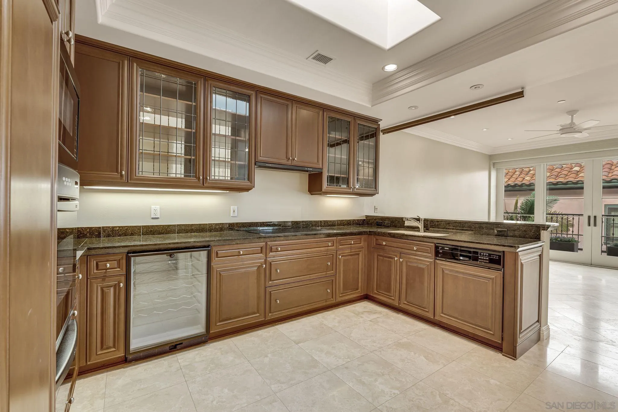 La Jolla, California 92037, United States, 2 Bedrooms Bedrooms, ,3 BathroomsBathrooms,Residential,Pending,27339