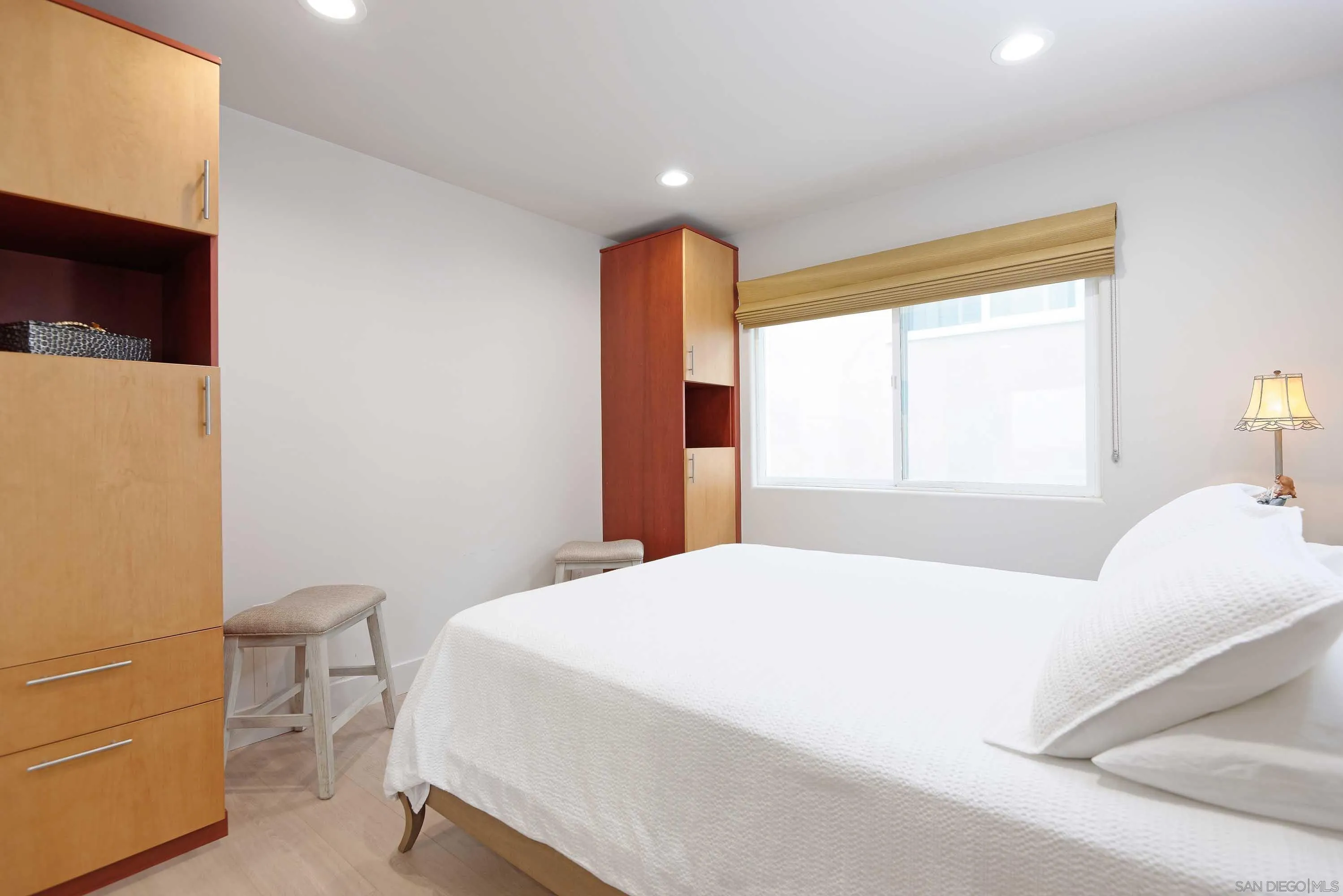 La Jolla, California 92037, United States, 2 Bedrooms Bedrooms, ,2 BathroomsBathrooms,Residential,Pending,41601