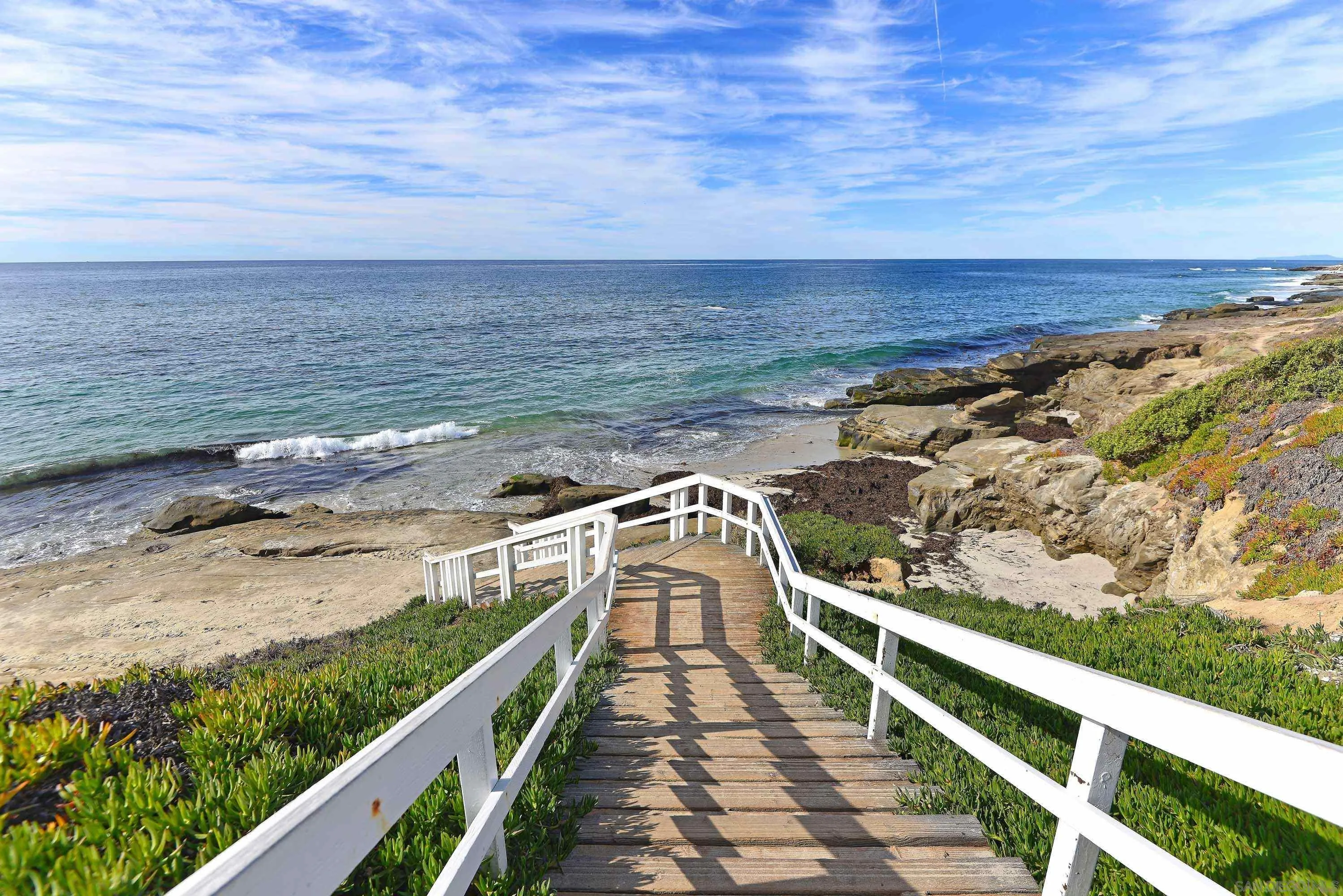 La Jolla, California 92037, United States, 2 Bedrooms Bedrooms, ,2 BathroomsBathrooms,Residential,Pending,41601