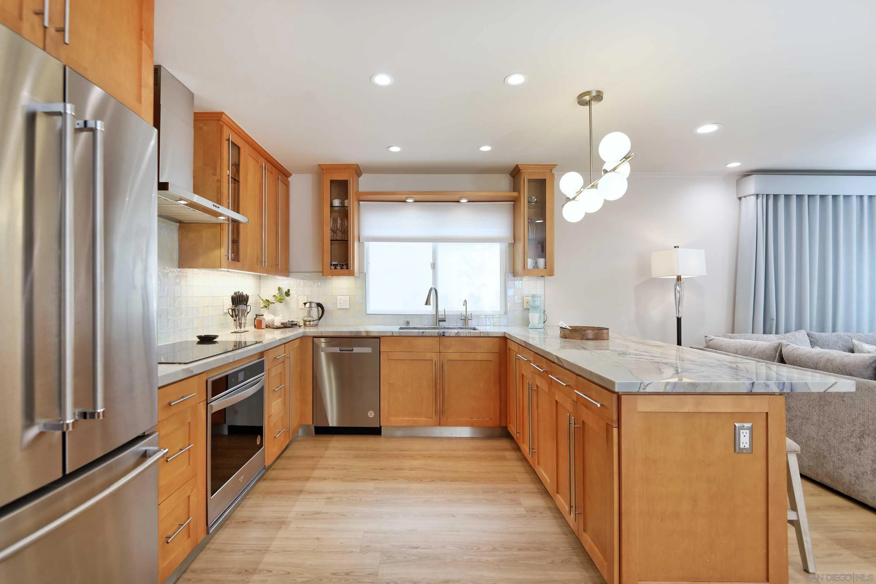 La Jolla, California 92037, United States, 2 Bedrooms Bedrooms, ,2 BathroomsBathrooms,Residential,Pending,41601