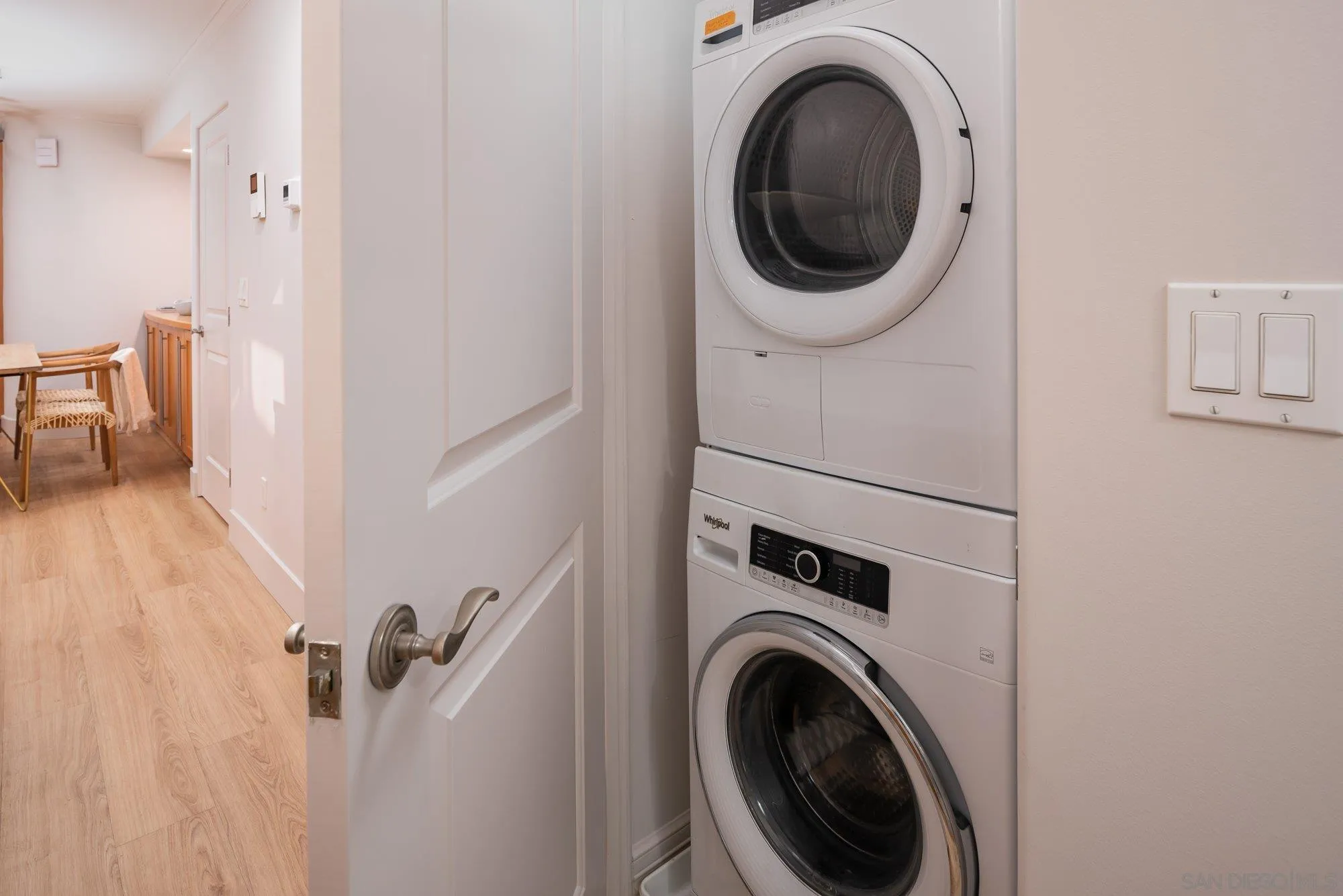 La Jolla, California 92037, United States, 2 Bedrooms Bedrooms, ,2 BathroomsBathrooms,Residential,Pending,41601