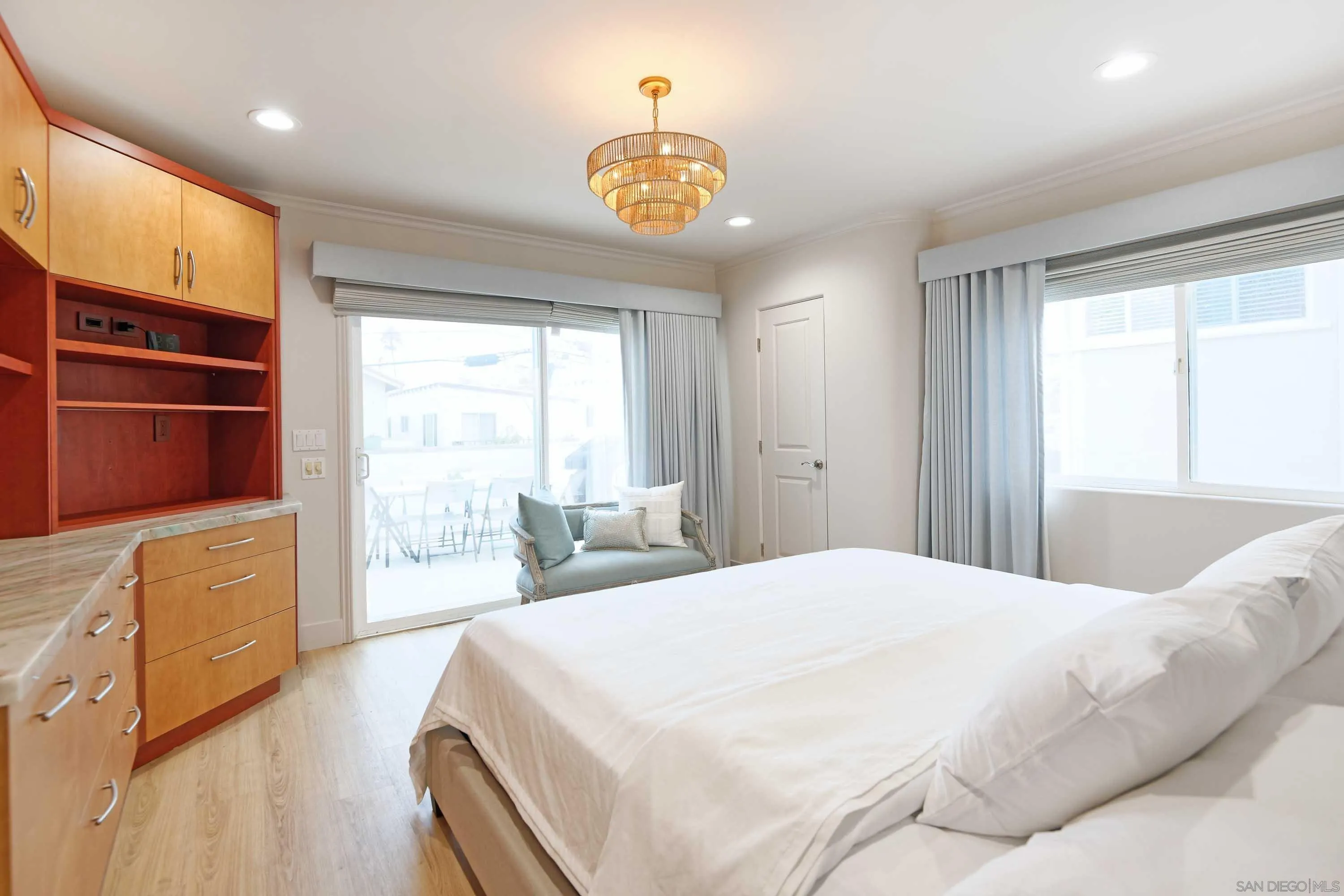 La Jolla, California 92037, United States, 2 Bedrooms Bedrooms, ,2 BathroomsBathrooms,Residential,Pending,41601