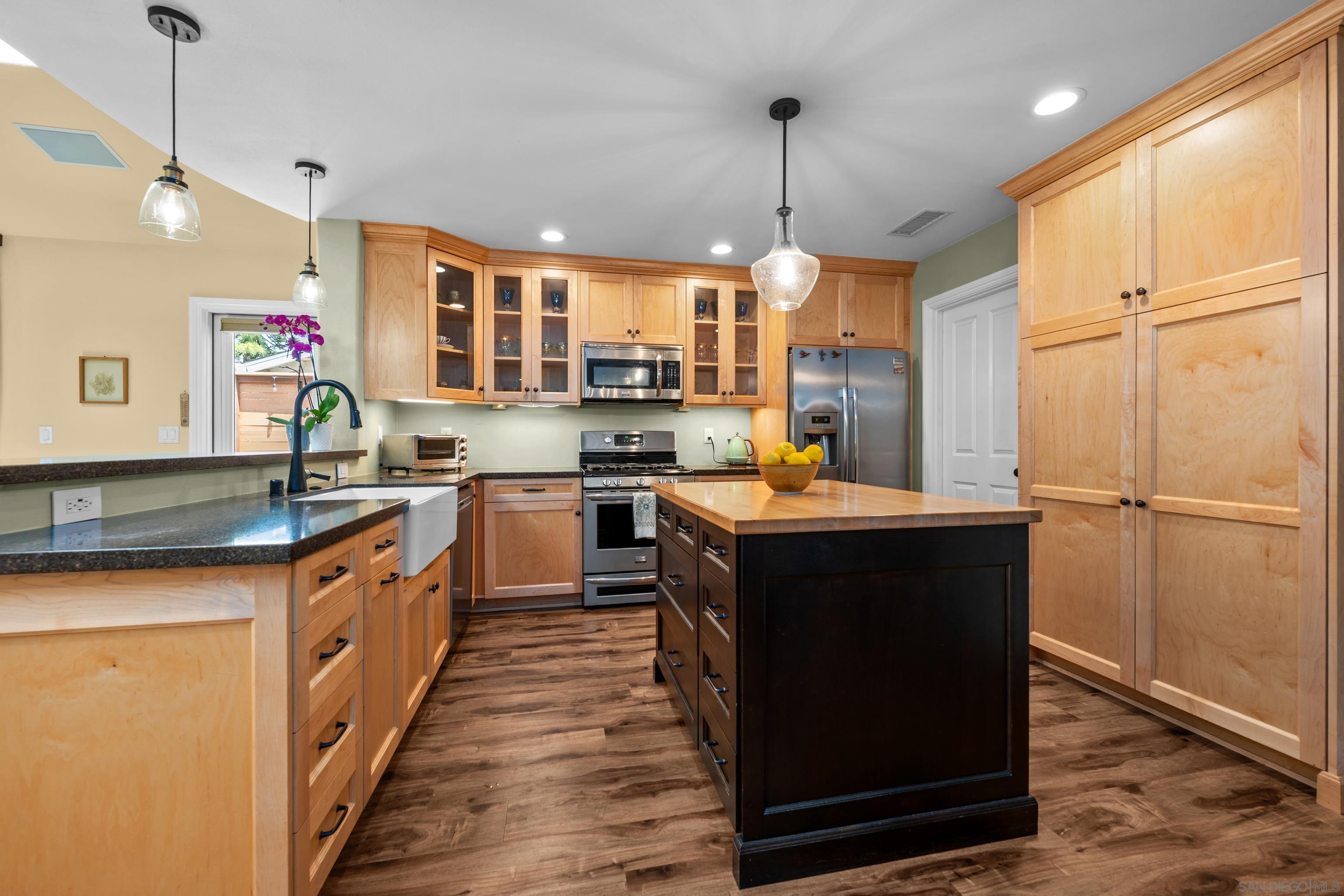 832 Casa De Oro Pl