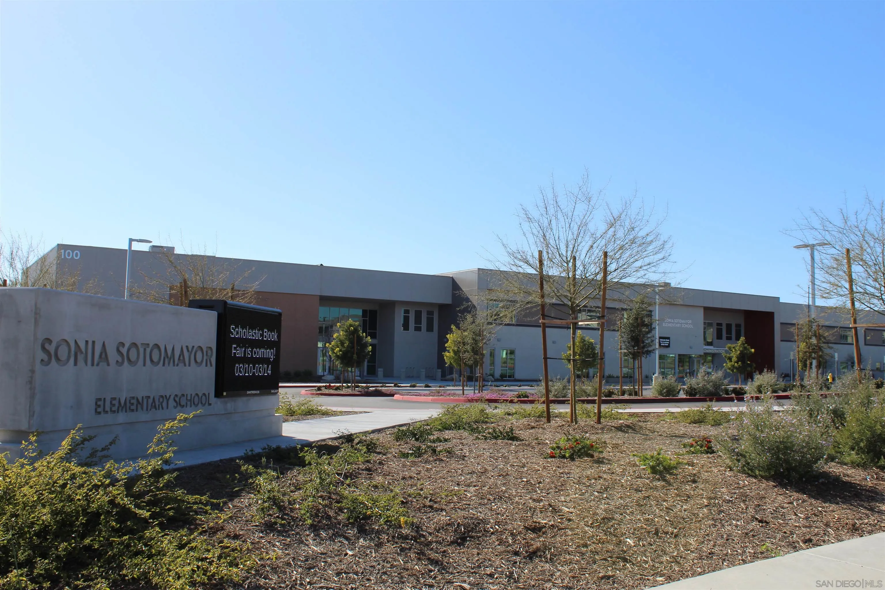 Chula Vista, California 91913, United States, 5 Bedrooms Bedrooms, ,4 BathroomsBathrooms,Residential,Active,93709