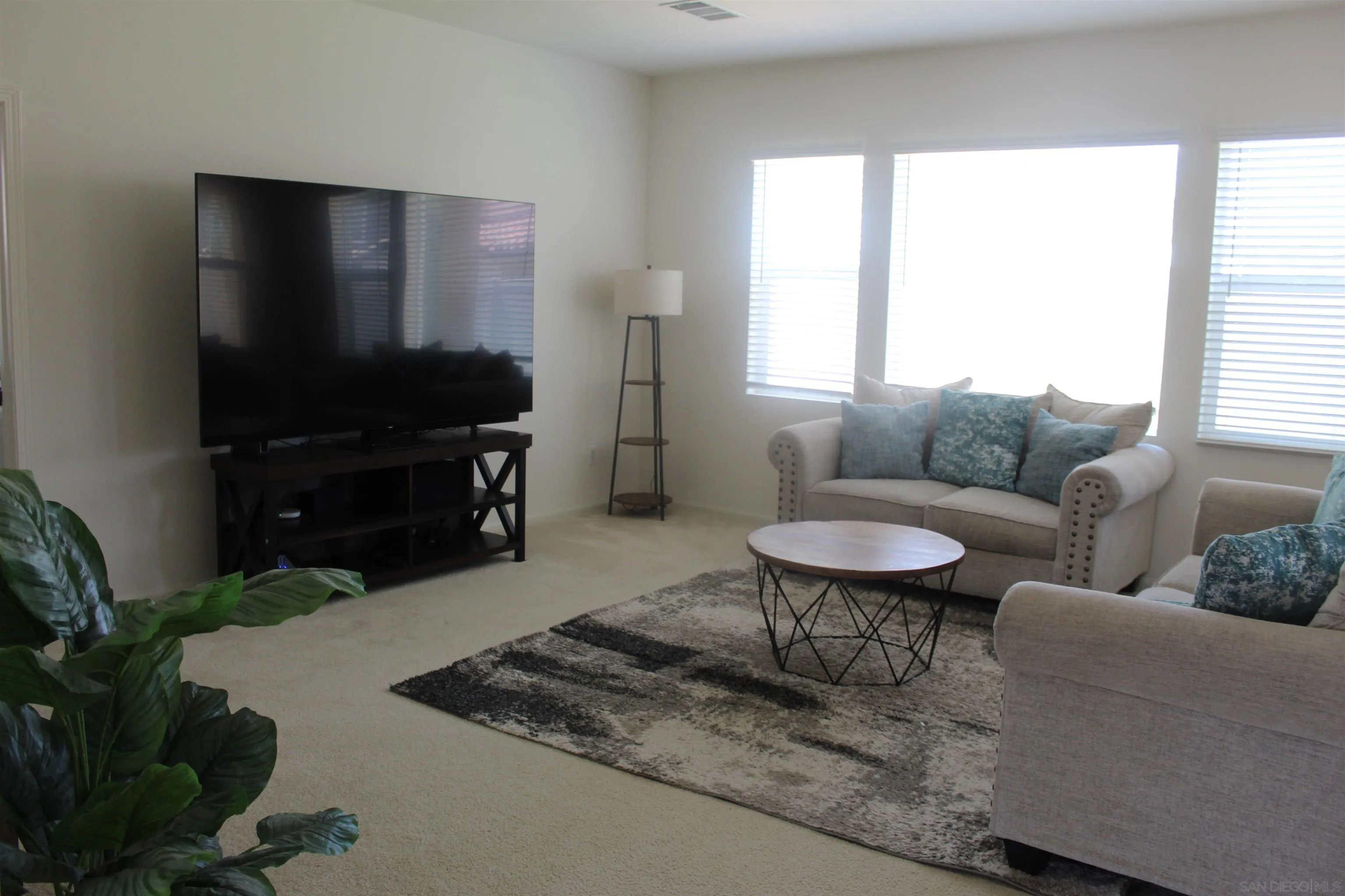 Chula Vista, California 91913, United States, 5 Bedrooms Bedrooms, ,4 BathroomsBathrooms,Residential,Active,93709