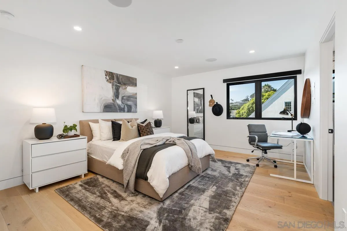 La Jolla, California 92037, United States, 5 Bedrooms Bedrooms, ,8 BathroomsBathrooms,Residential,Pending,28131