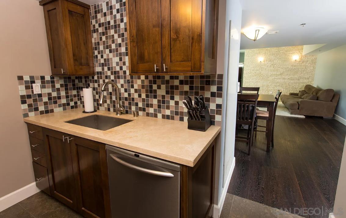 425 W Beech St 505