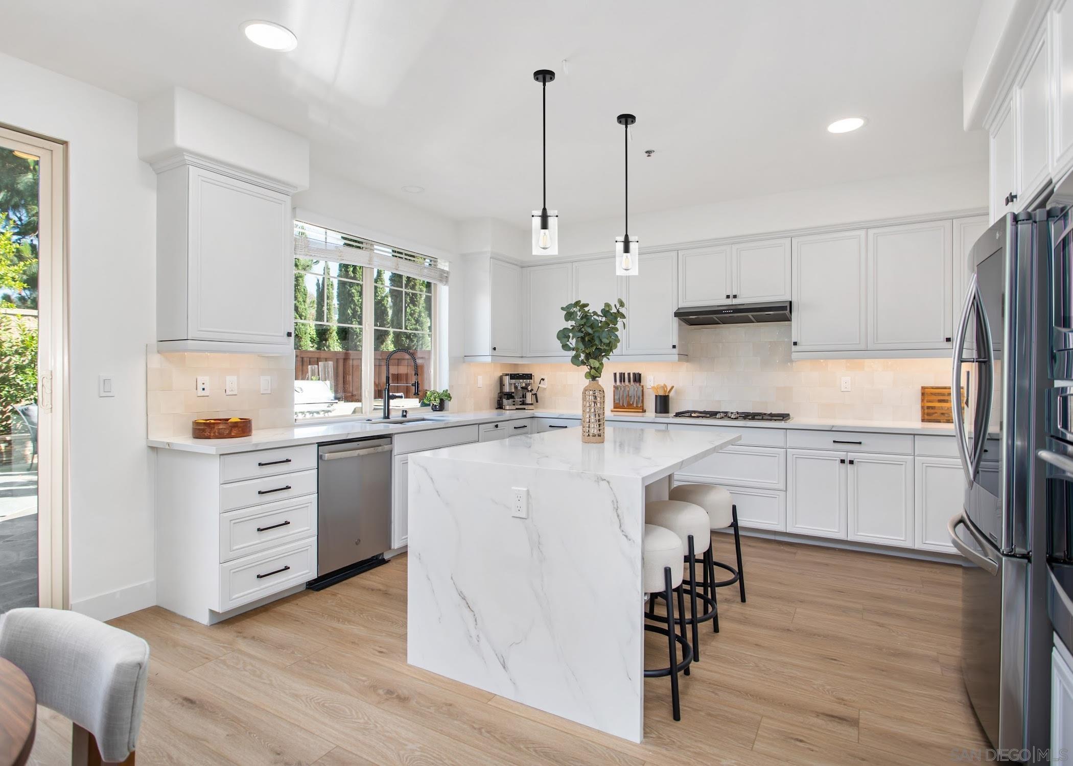 3749 Arapaho Pl