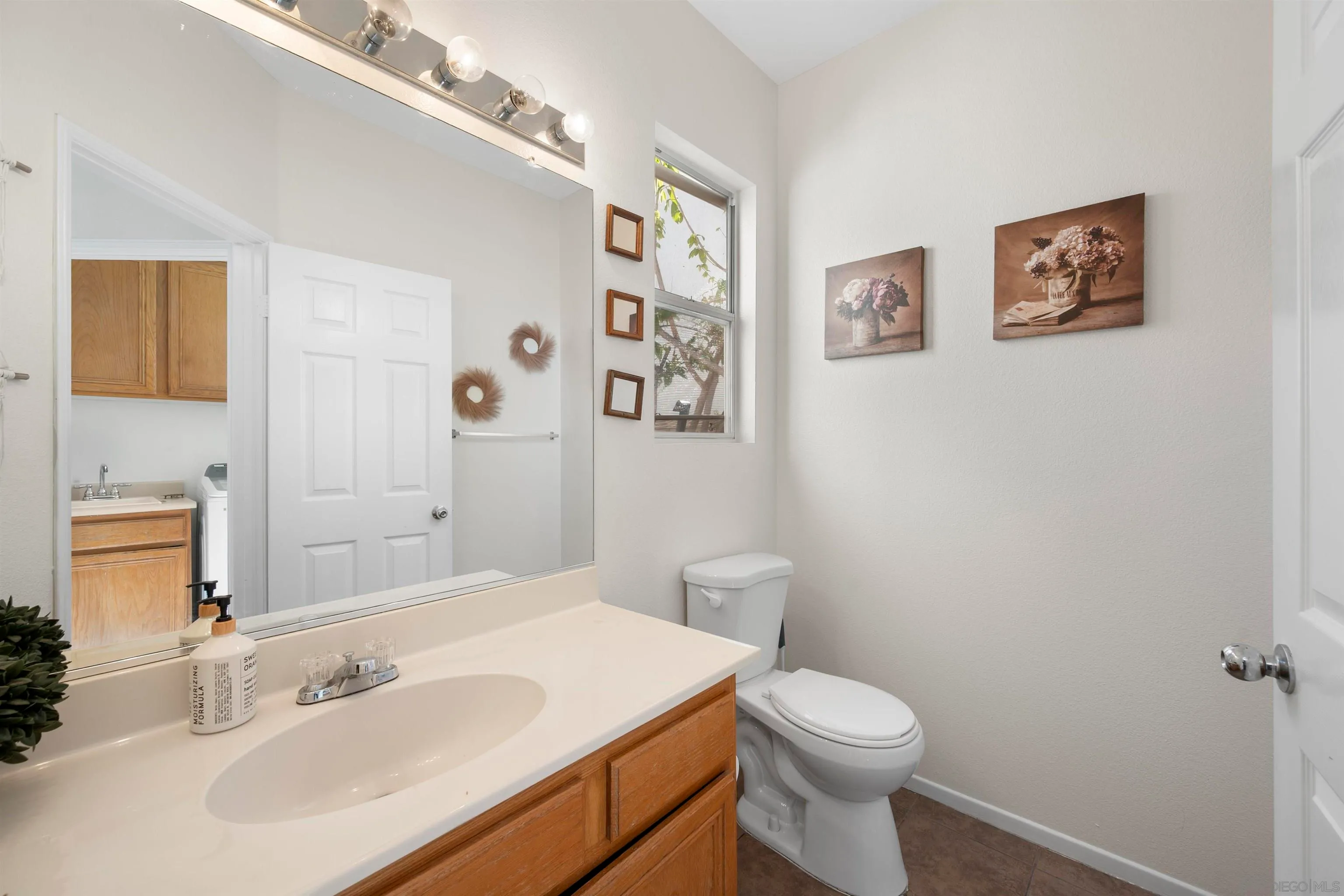 Chula Vista, California 91910, United States, 3 Bedrooms Bedrooms, ,3 BathroomsBathrooms,Residential,Active,130446