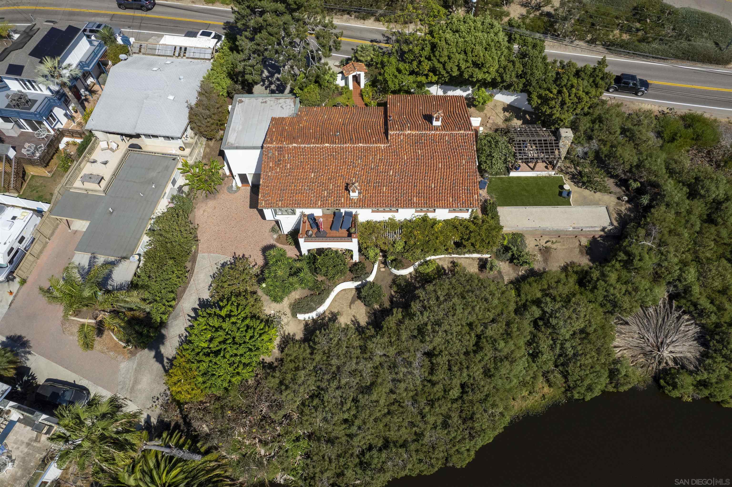 2590 San Elijo Ave.