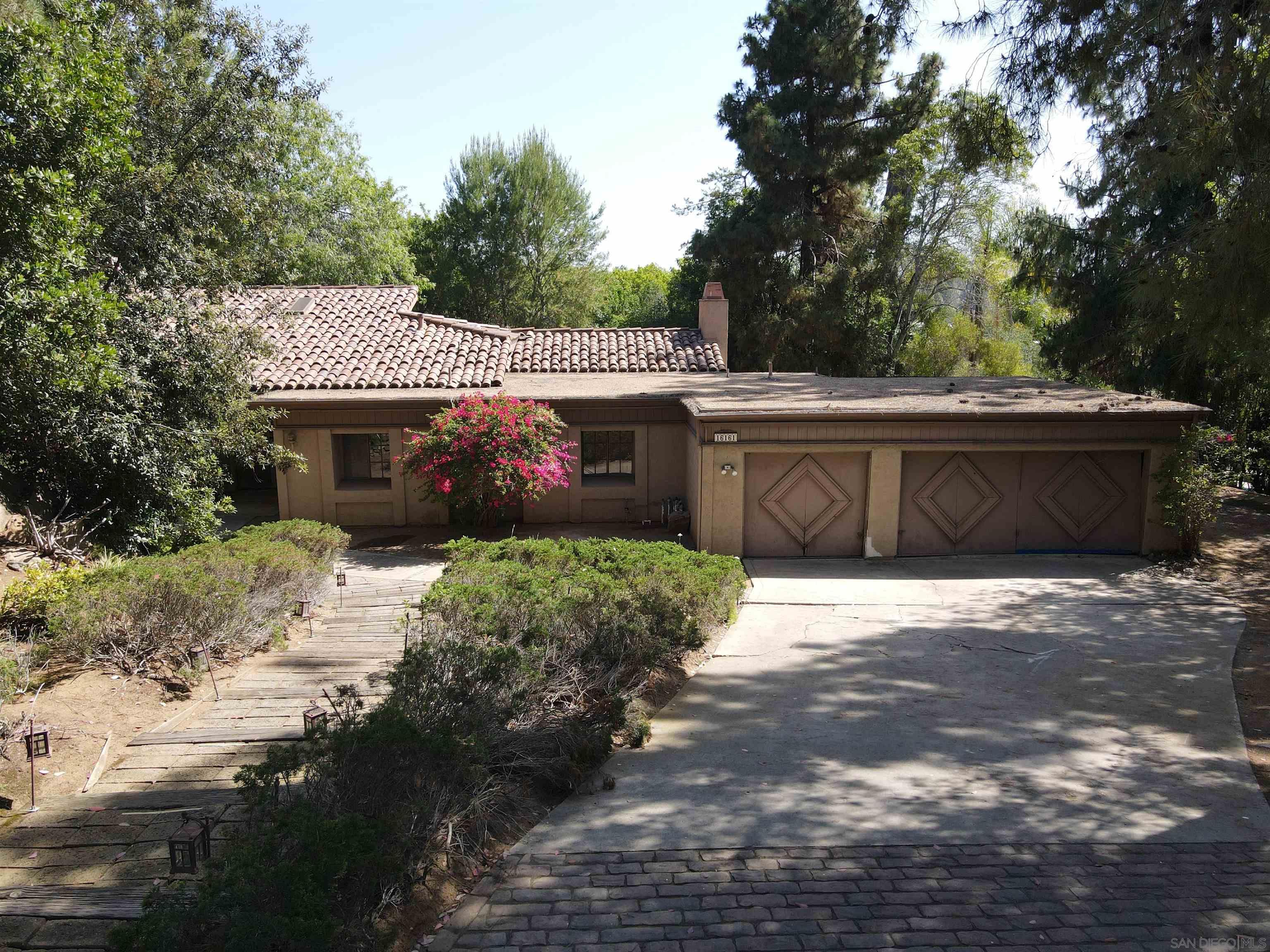 16161 Ladera Piedra Way