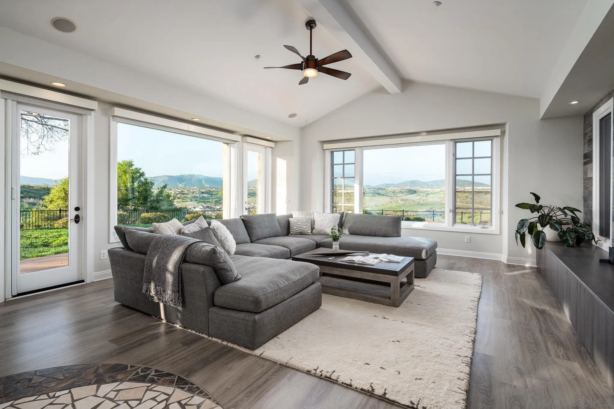 San Diego, California 92127, United States, 5 Bedrooms Bedrooms, ,6 BathroomsBathrooms,Residential,Pending,112407