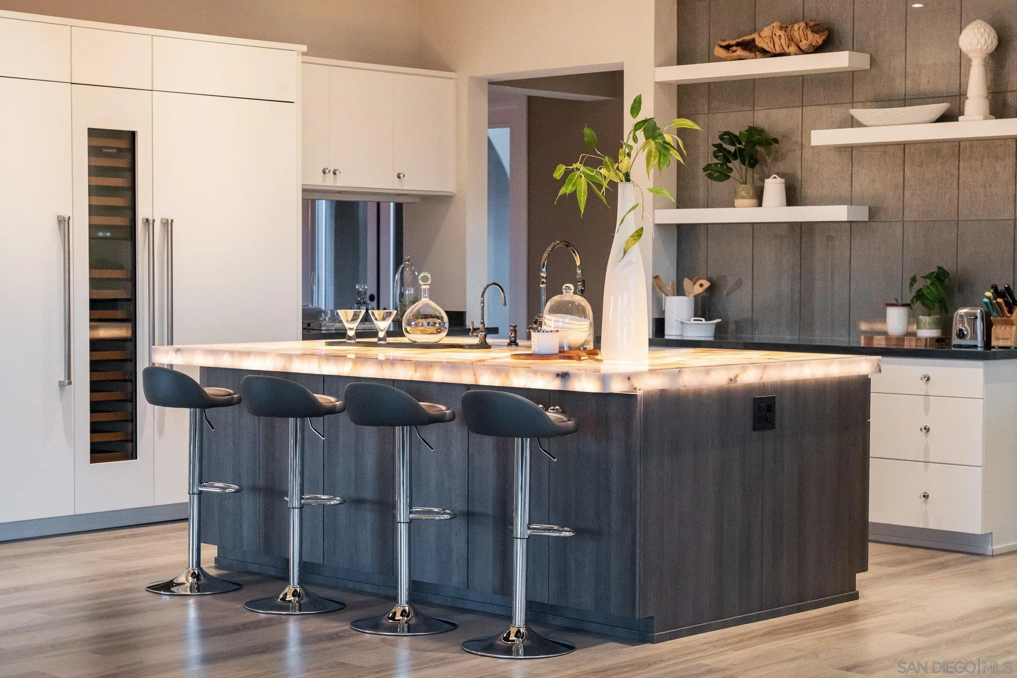 San Diego, California 92127, United States, 5 Bedrooms Bedrooms, ,6 BathroomsBathrooms,Residential,Pending,112407