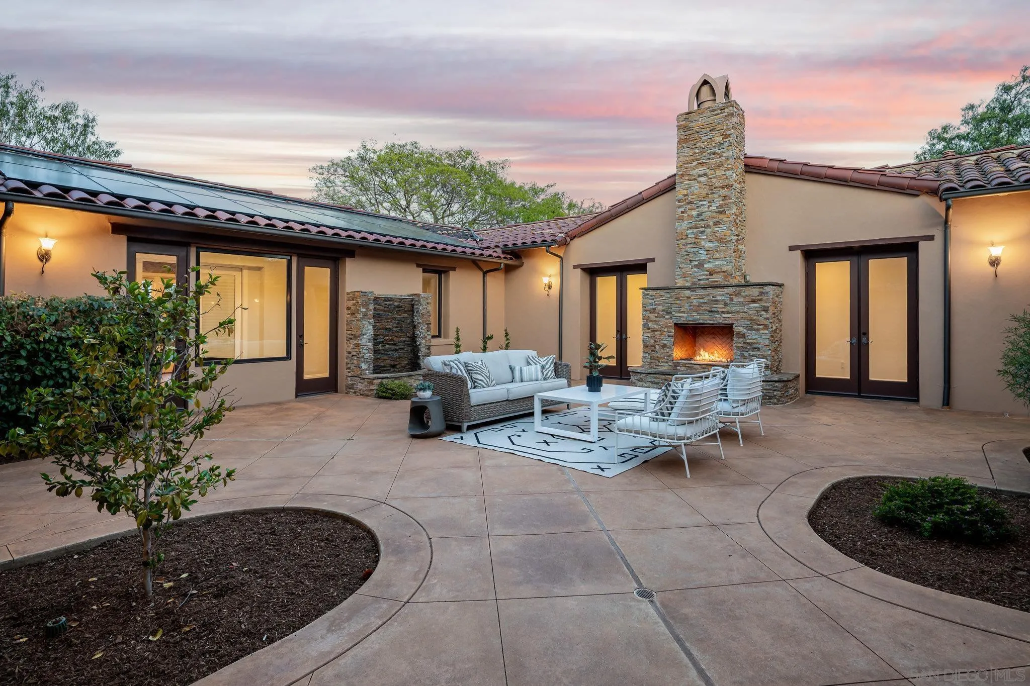 San Diego, California 92127, United States, 5 Bedrooms Bedrooms, ,6 BathroomsBathrooms,Residential,Pending,112407