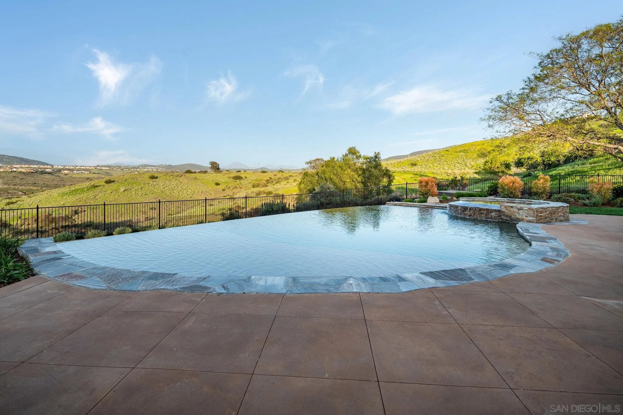 San Diego, California 92127, United States, 5 Bedrooms Bedrooms, ,6 BathroomsBathrooms,Residential,Pending,112407