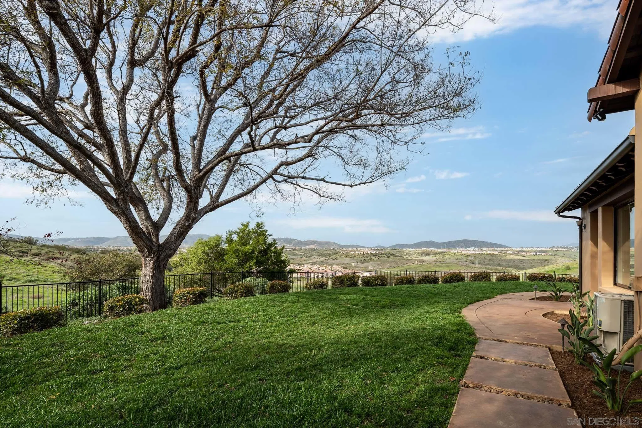 San Diego, California 92127, United States, 5 Bedrooms Bedrooms, ,6 BathroomsBathrooms,Residential,Pending,112407